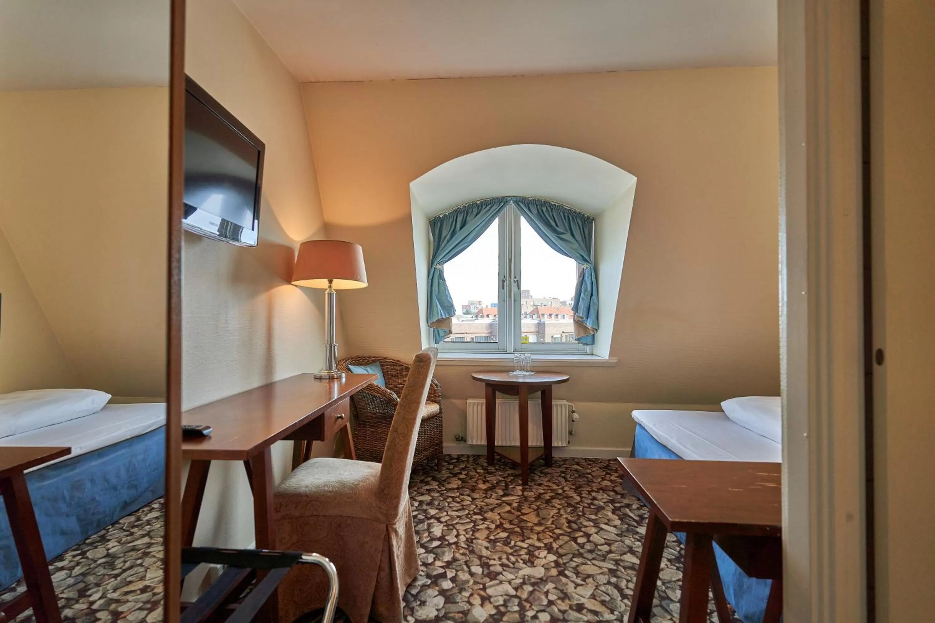 Bed, TV/Entertainment Center in Zleep Hotel Køge