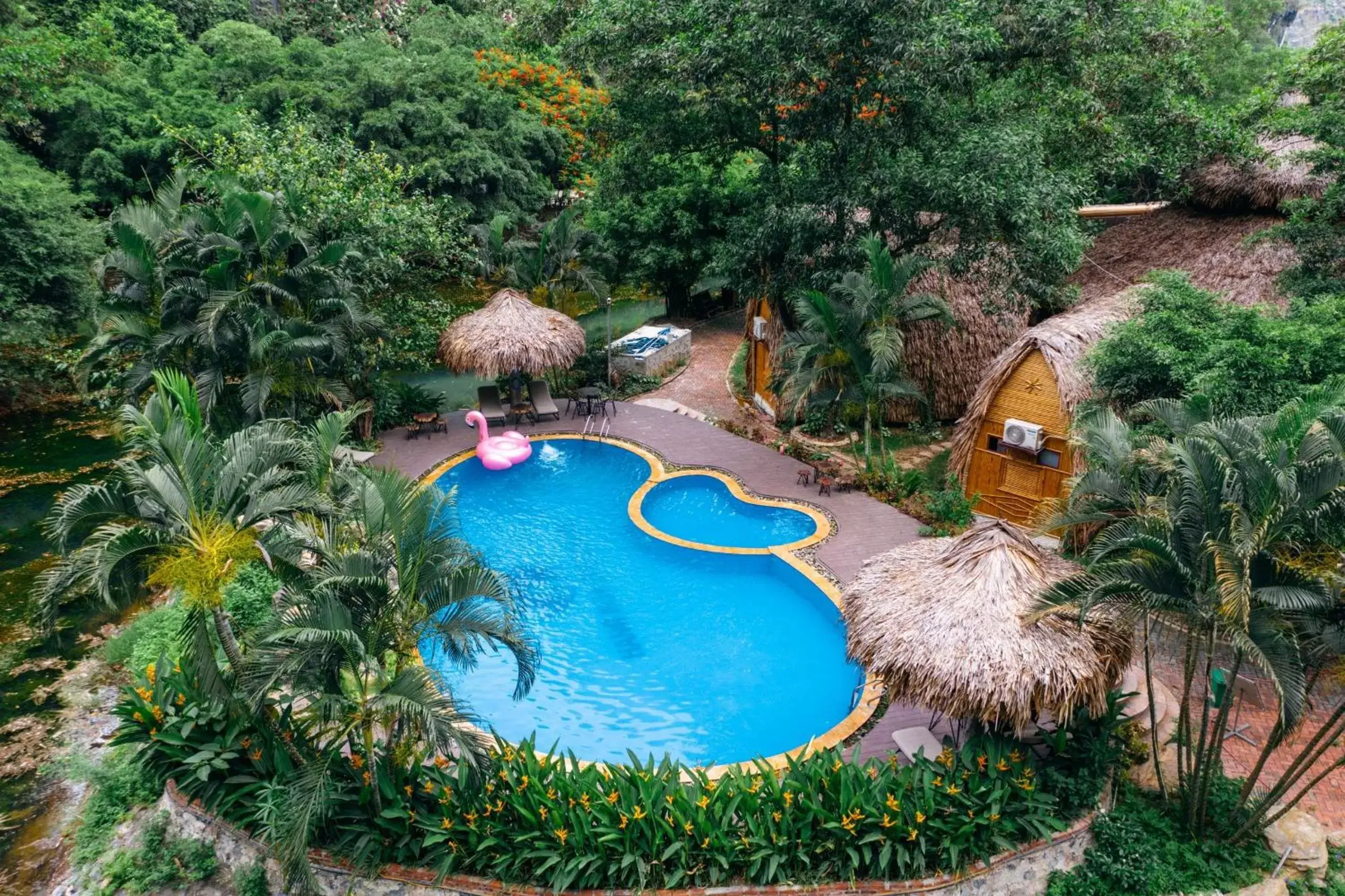 Bird's eye view, Pool View in Mua Caves Ecolodge (Hang Mua)