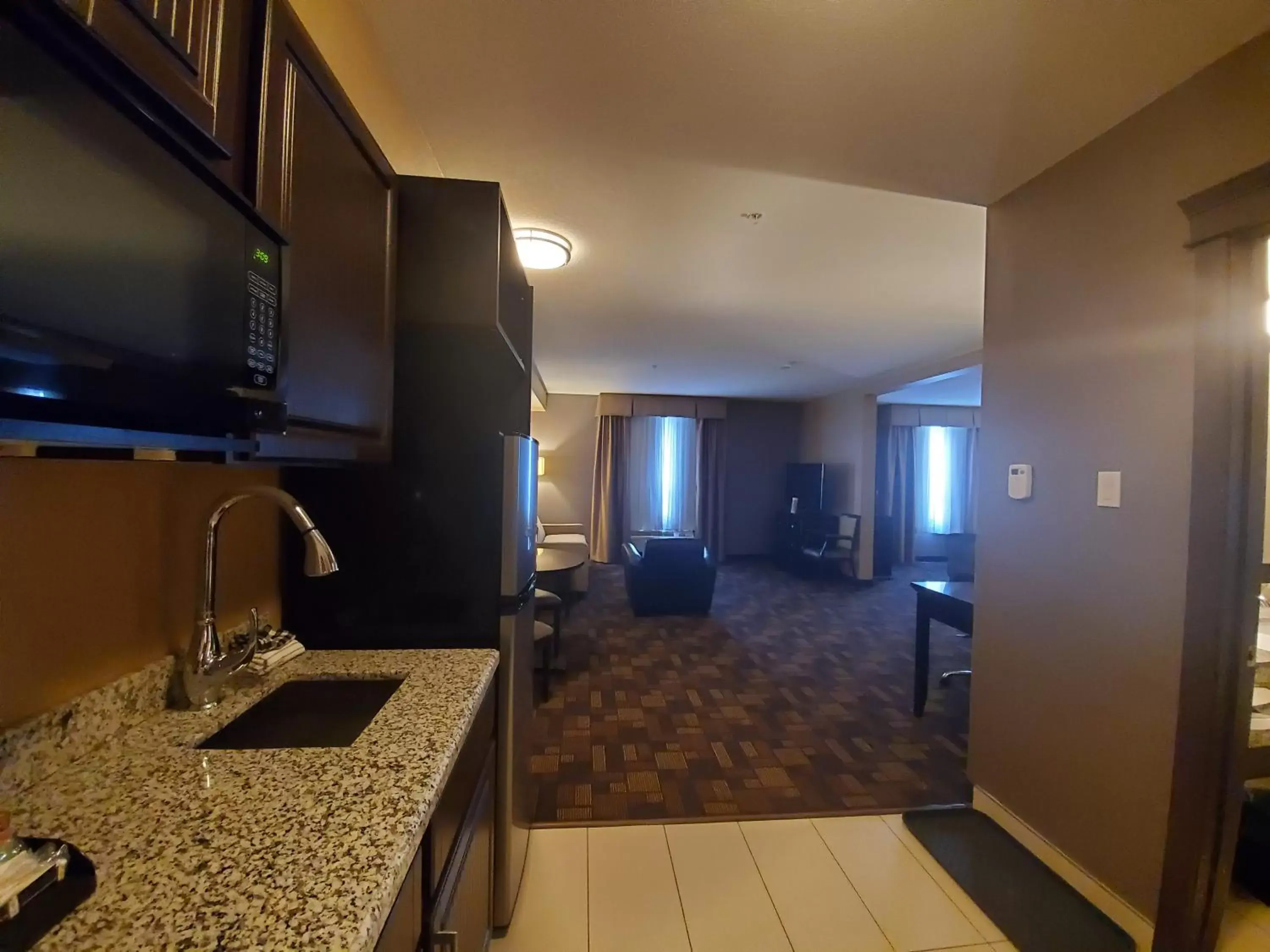 Kitchen or kitchenette, Kitchen/Kitchenette in Best Western PLUS Fox Creek