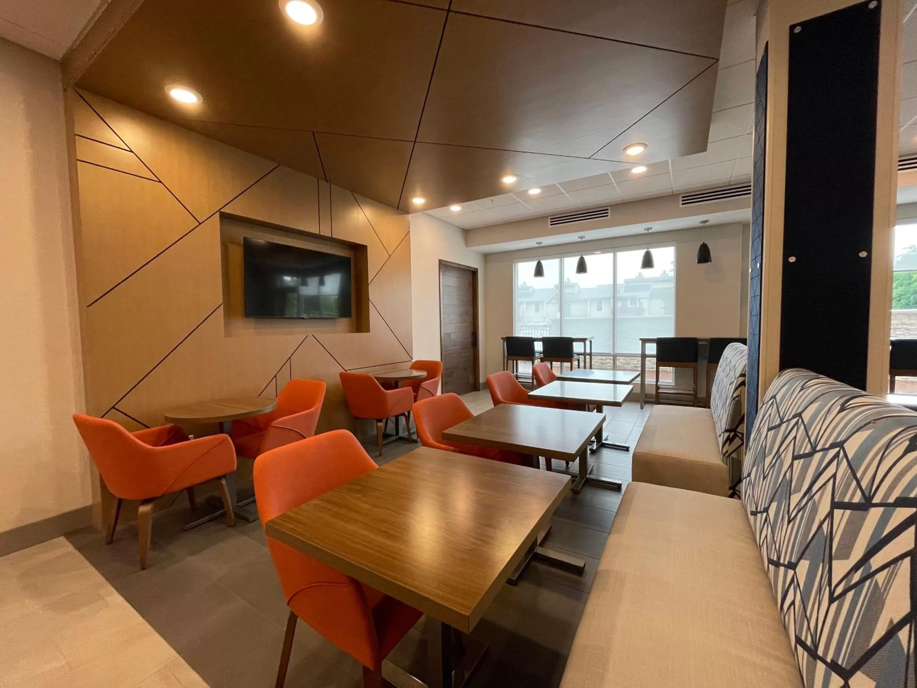 Breakfast in Holiday Inn Express & Suites - Ft. Smith - Airport by IHG