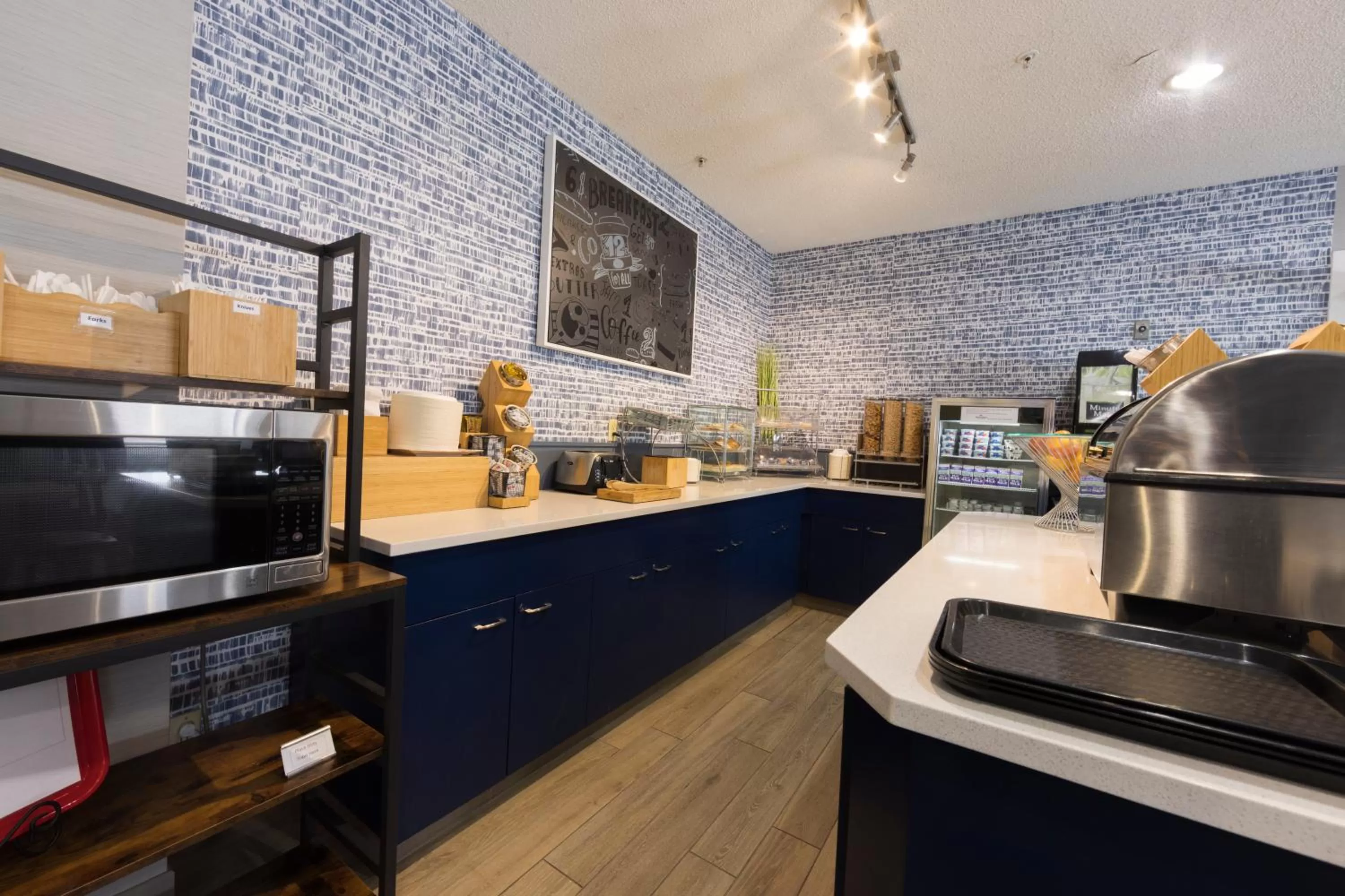 Breakfast in AmericInn by Wyndham Duluth