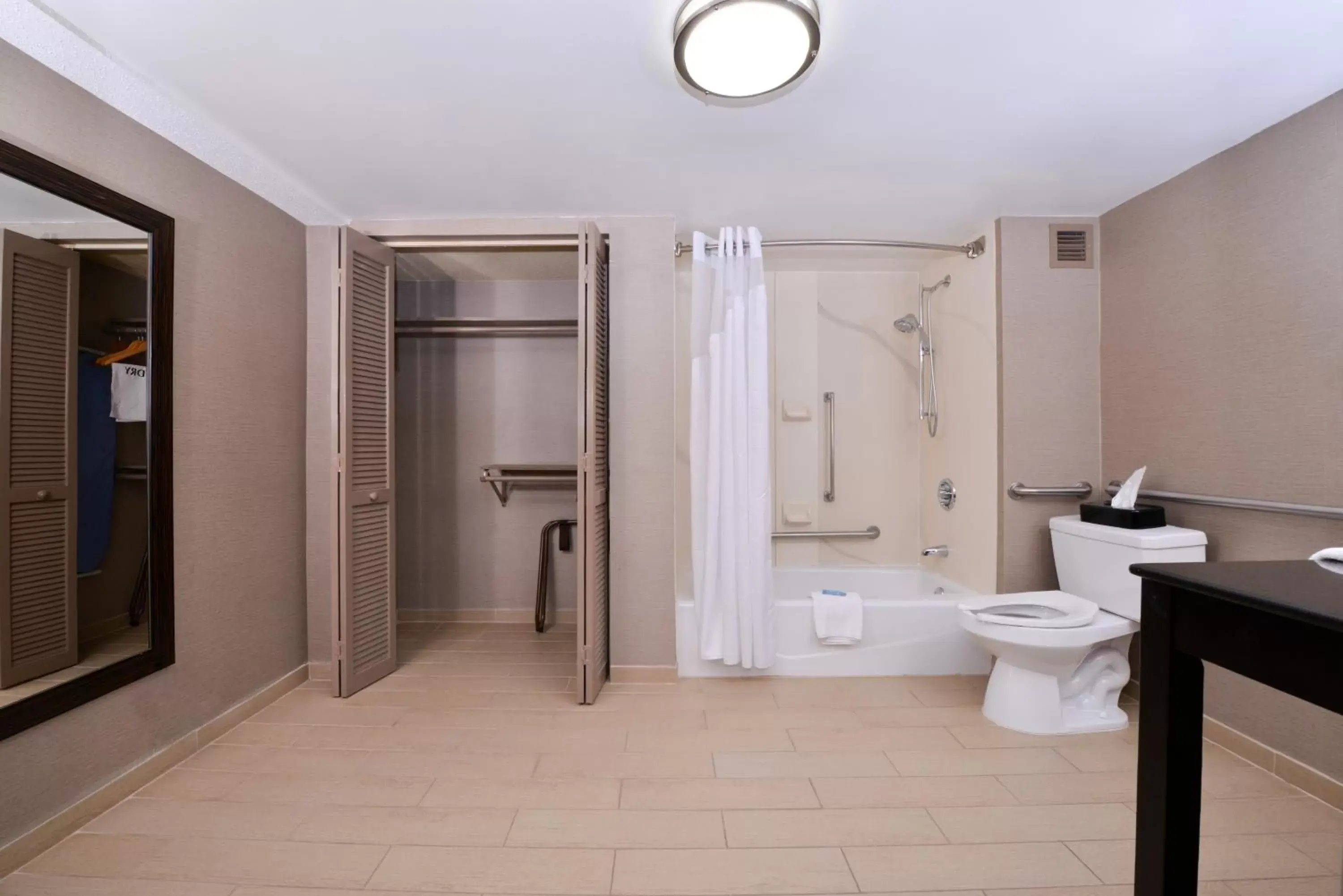 Photo of the whole room, Bathroom in Holiday Inn Express Burlington, an IHG Hotel
