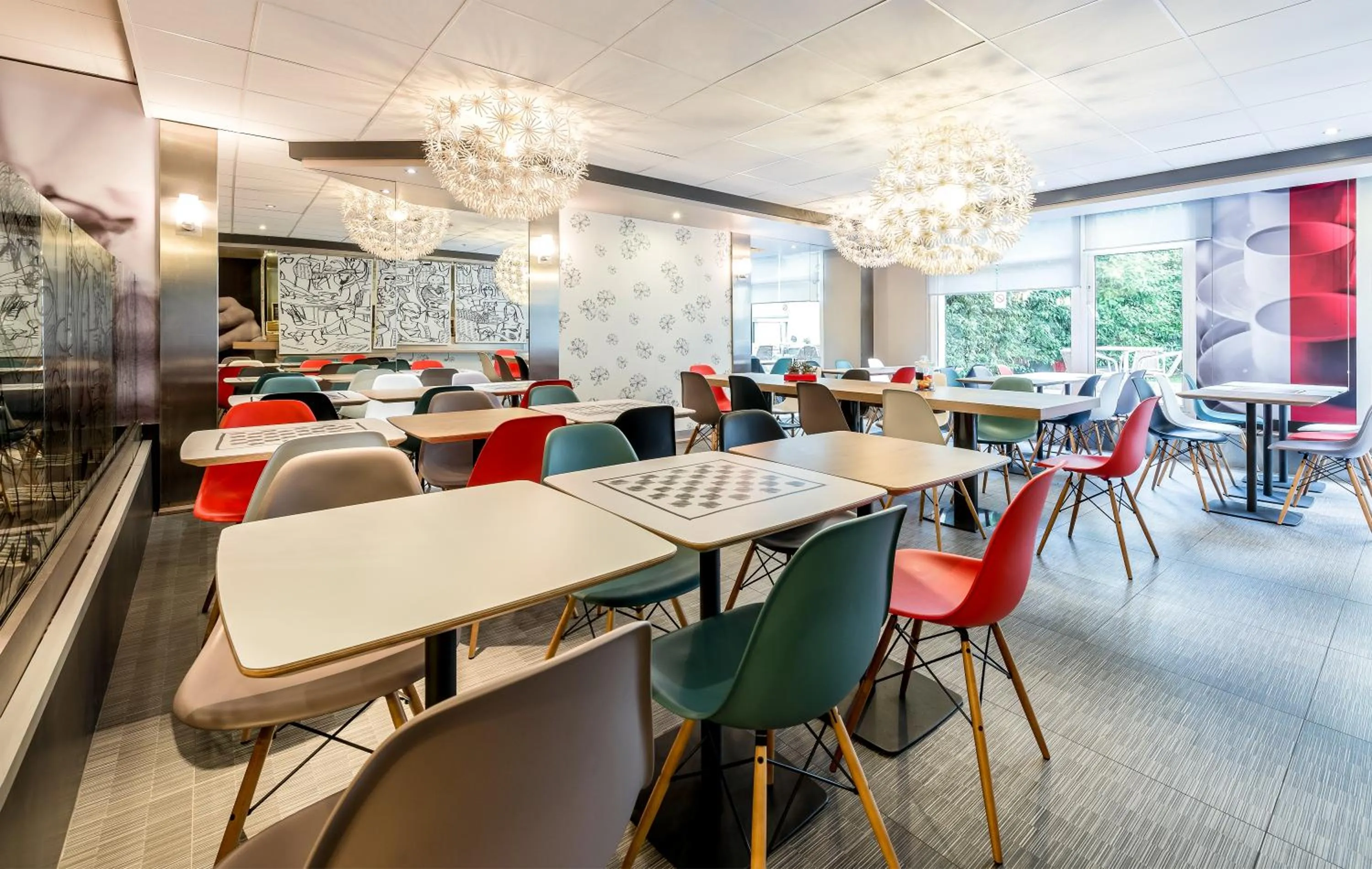 Restaurant/places to eat in ibis Paris Vanves Parc des Expositions