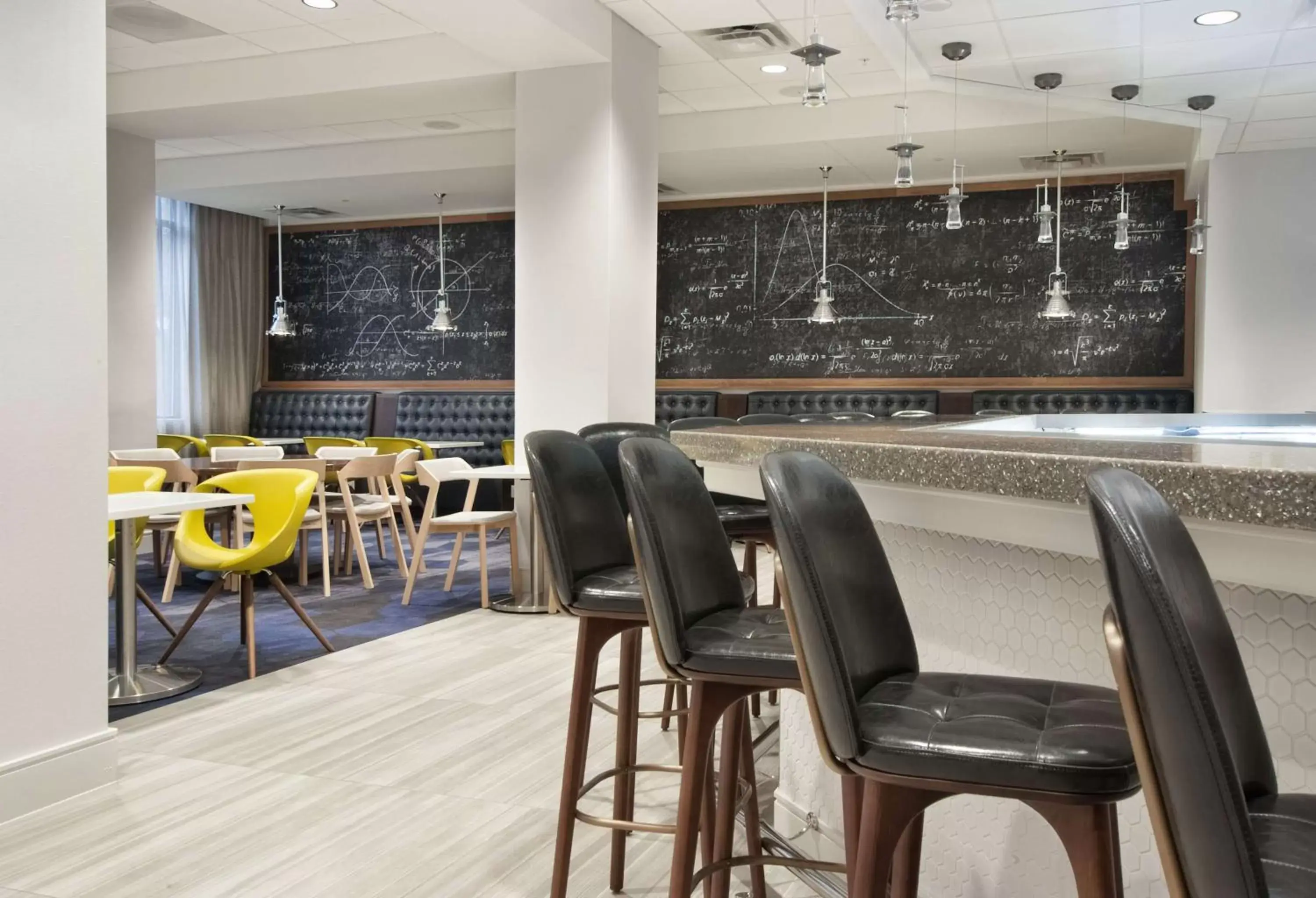 Lounge or bar, Restaurant/Places to Eat in Embassy Suites by Hilton Raleigh Crabtree