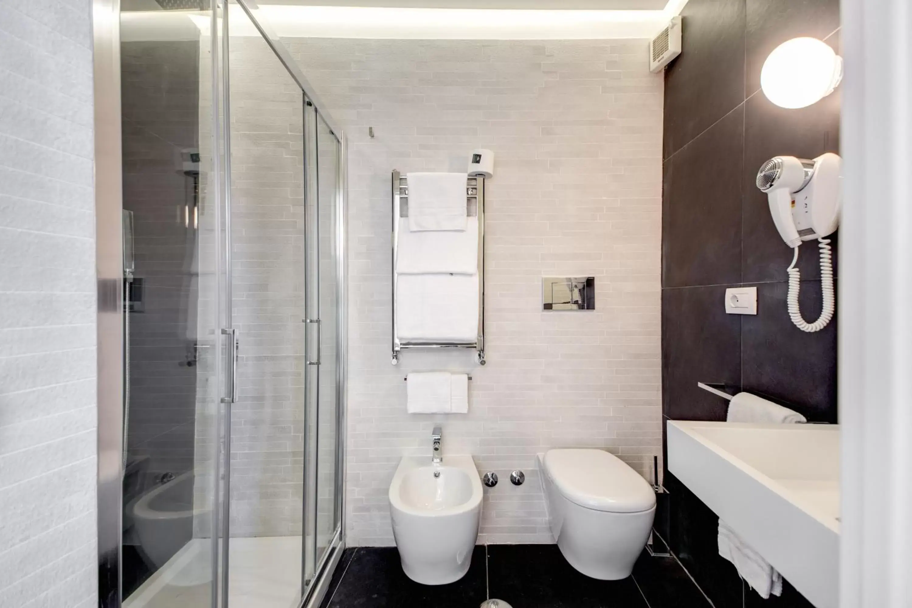 Shower, Bathroom in Albergo Abruzzi