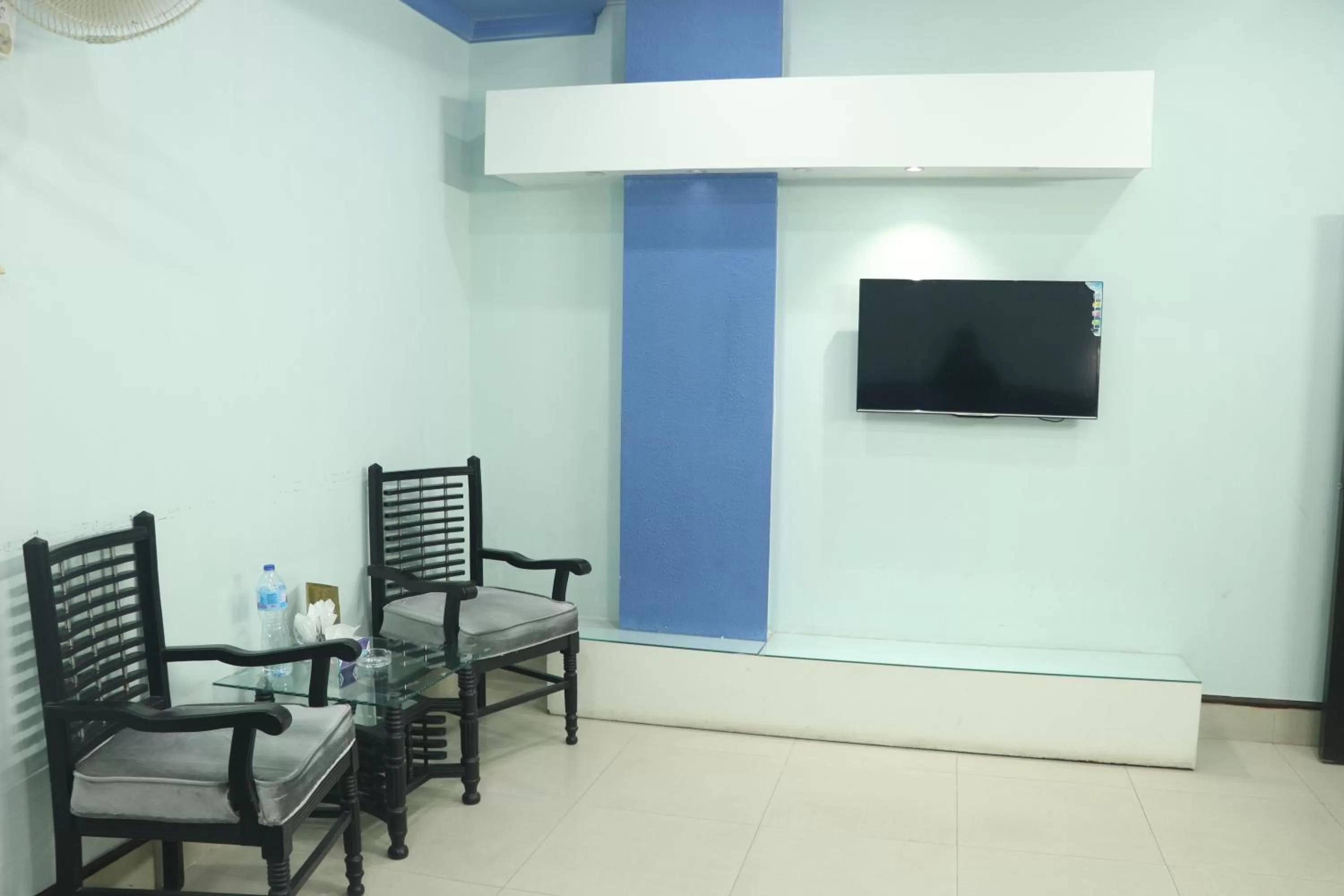 TV and multimedia, TV/Entertainment Center in Hotel Grace inn