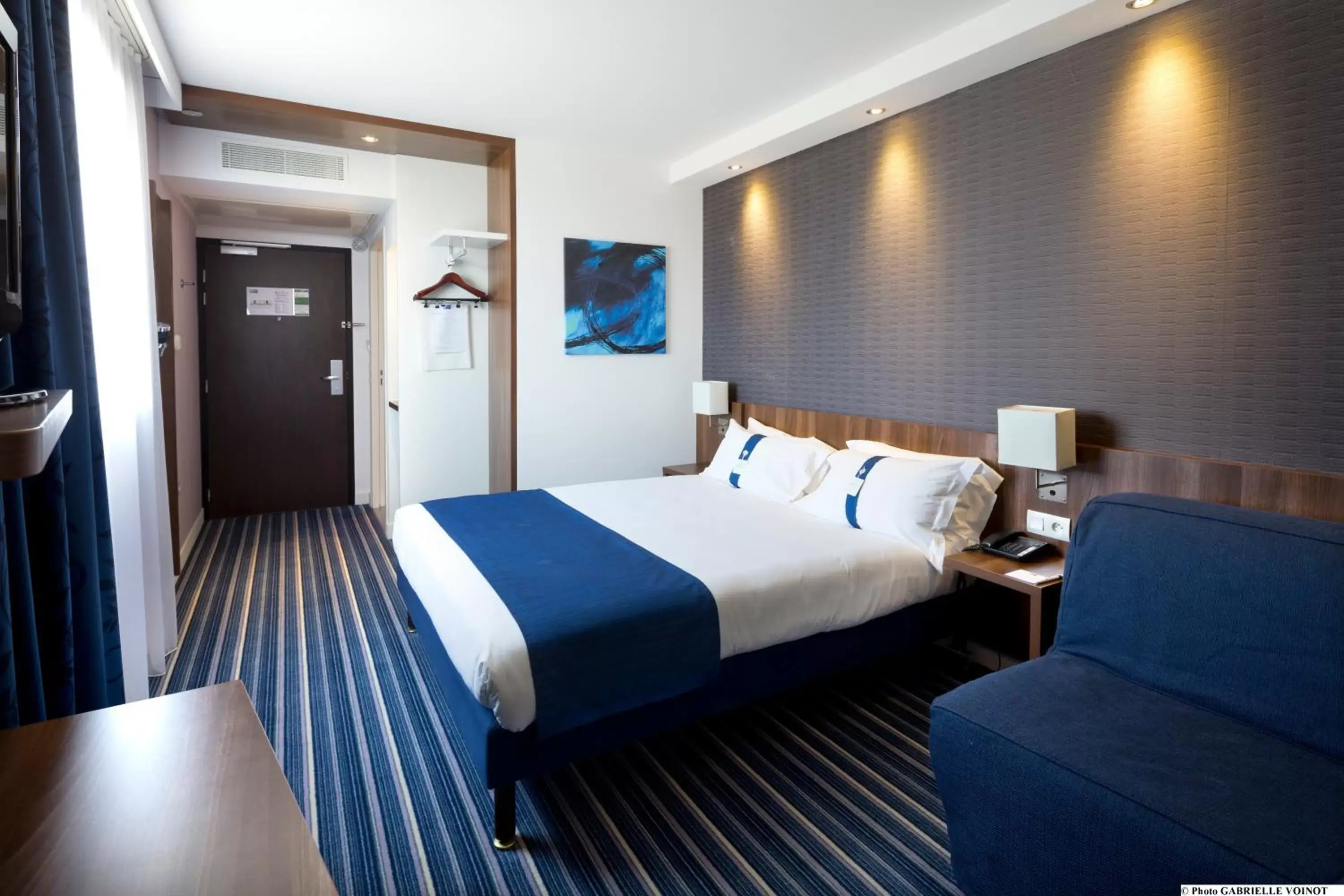 Bedroom in Holiday Inn Express Montpellier - Odysseum, an IHG Hotel