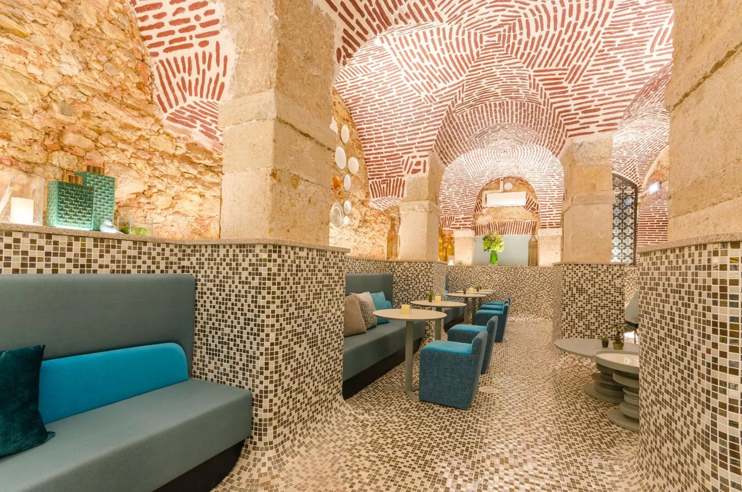 Communal lounge/ TV room in Hotel Borges Chiado