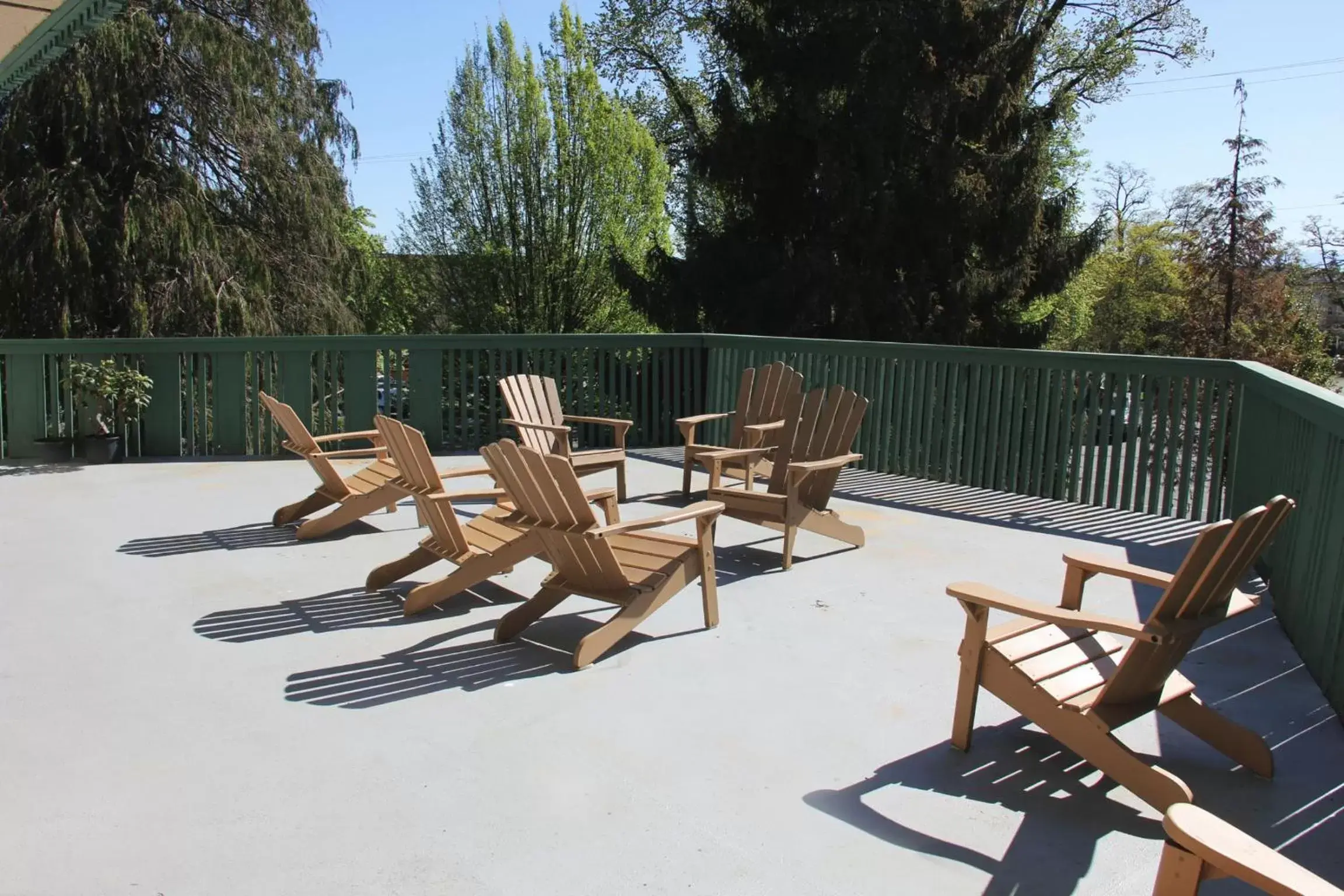 Patio in Robin Hood Inn and Suites