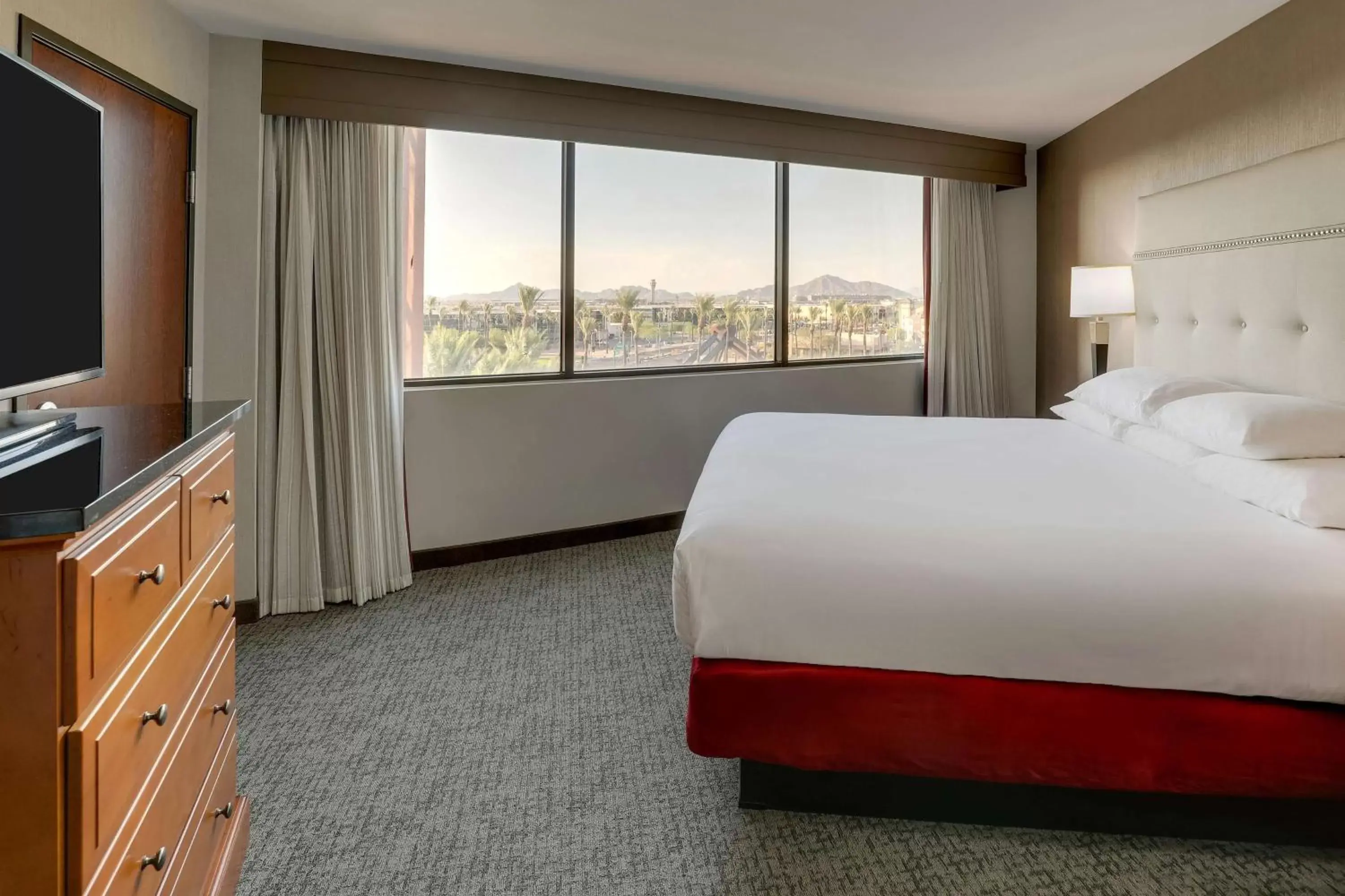 Bedroom, Bed in Drury Inn & Suites Phoenix Airport