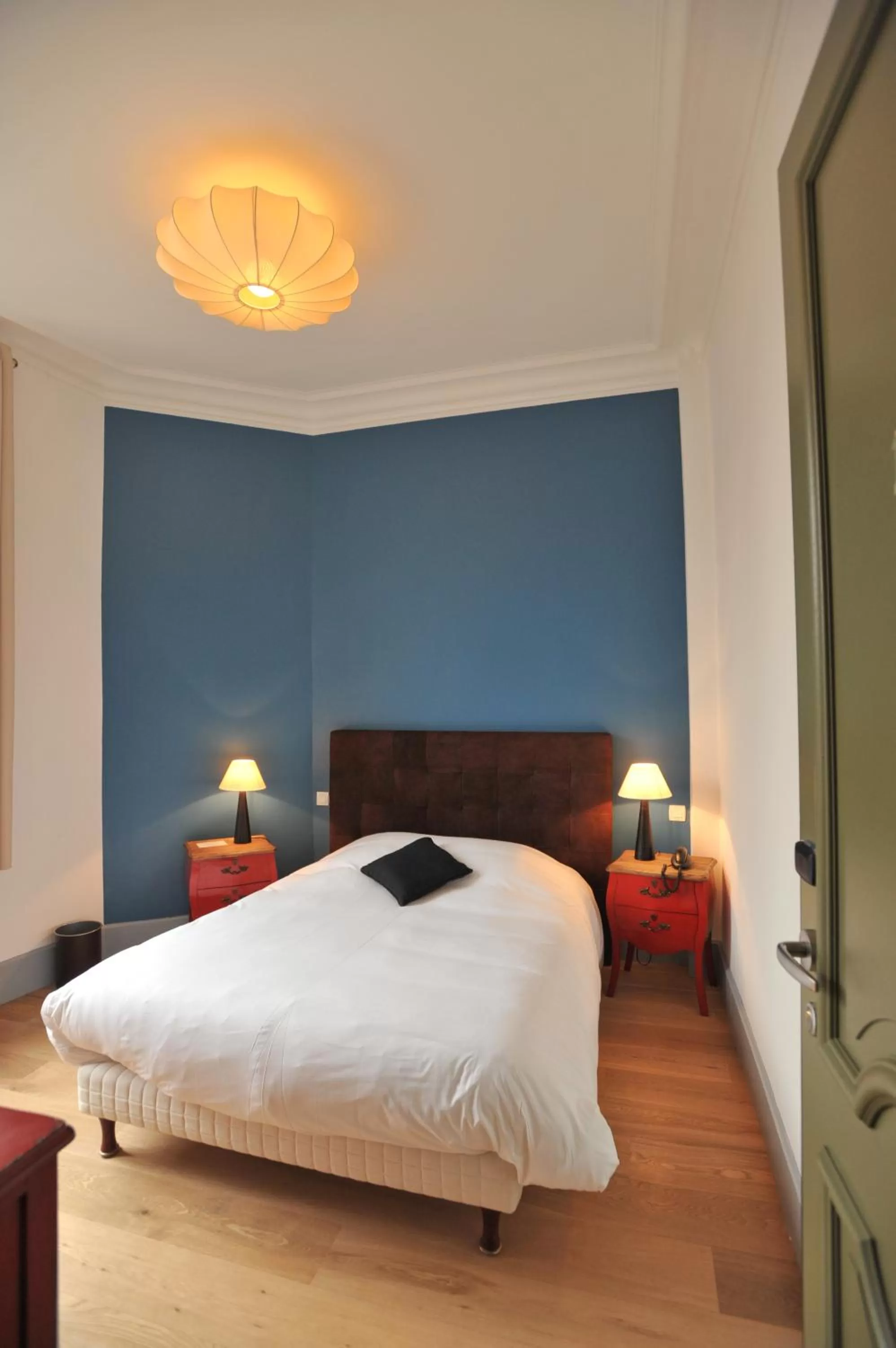 Photo of the whole room, Bed in Hotel Le Rayon Vert