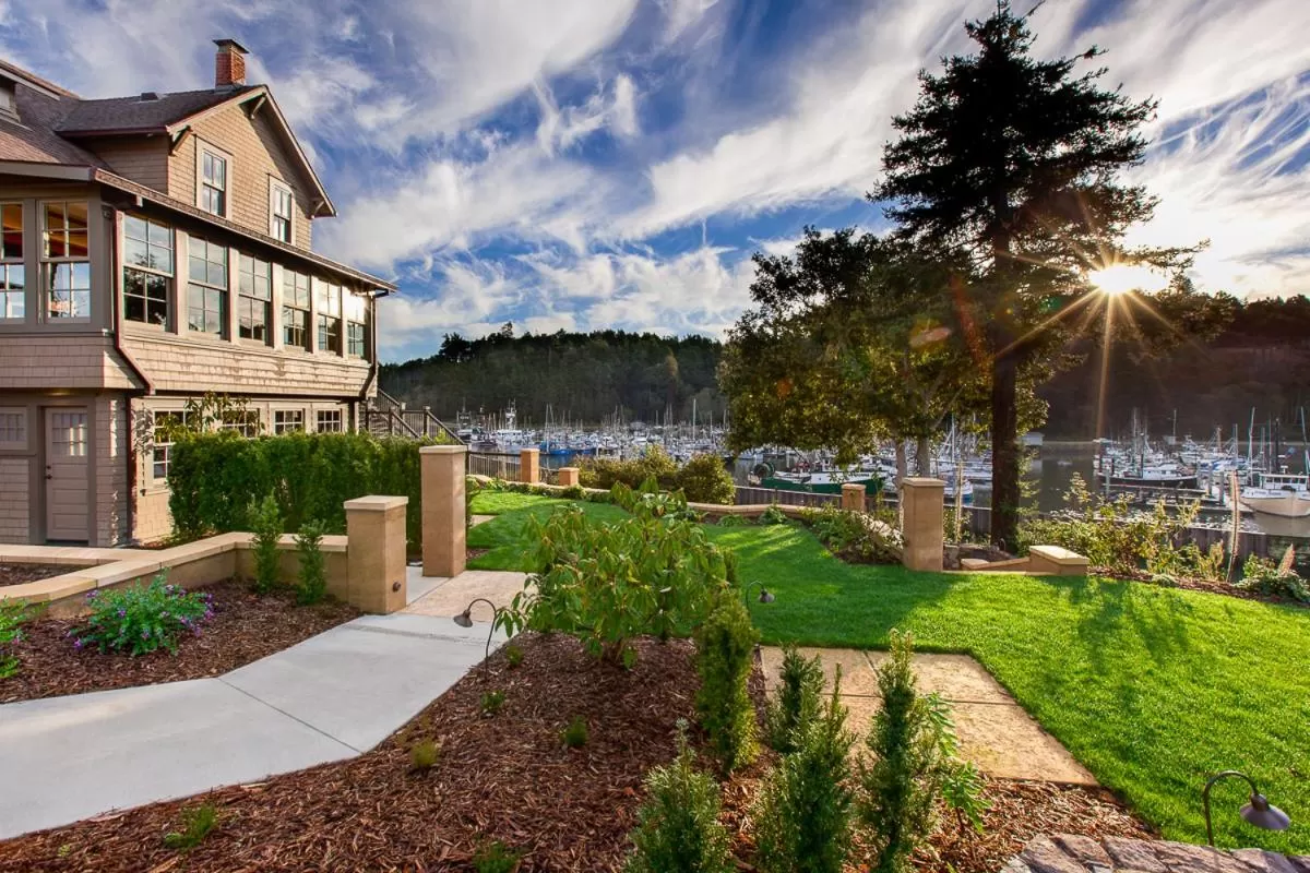 Property building in Noyo Harbor Inn