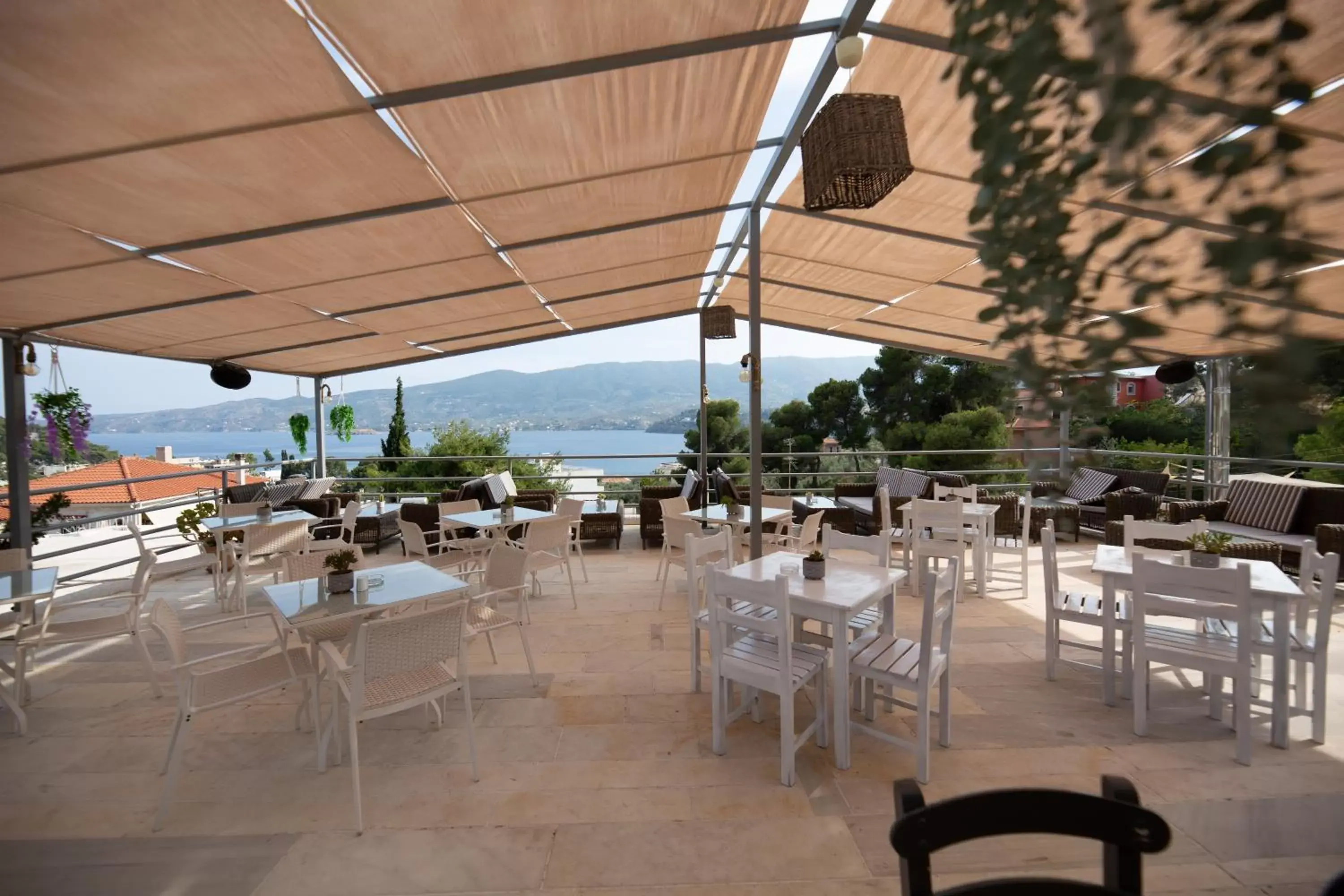 Restaurant/Places to Eat in Evita's Resort