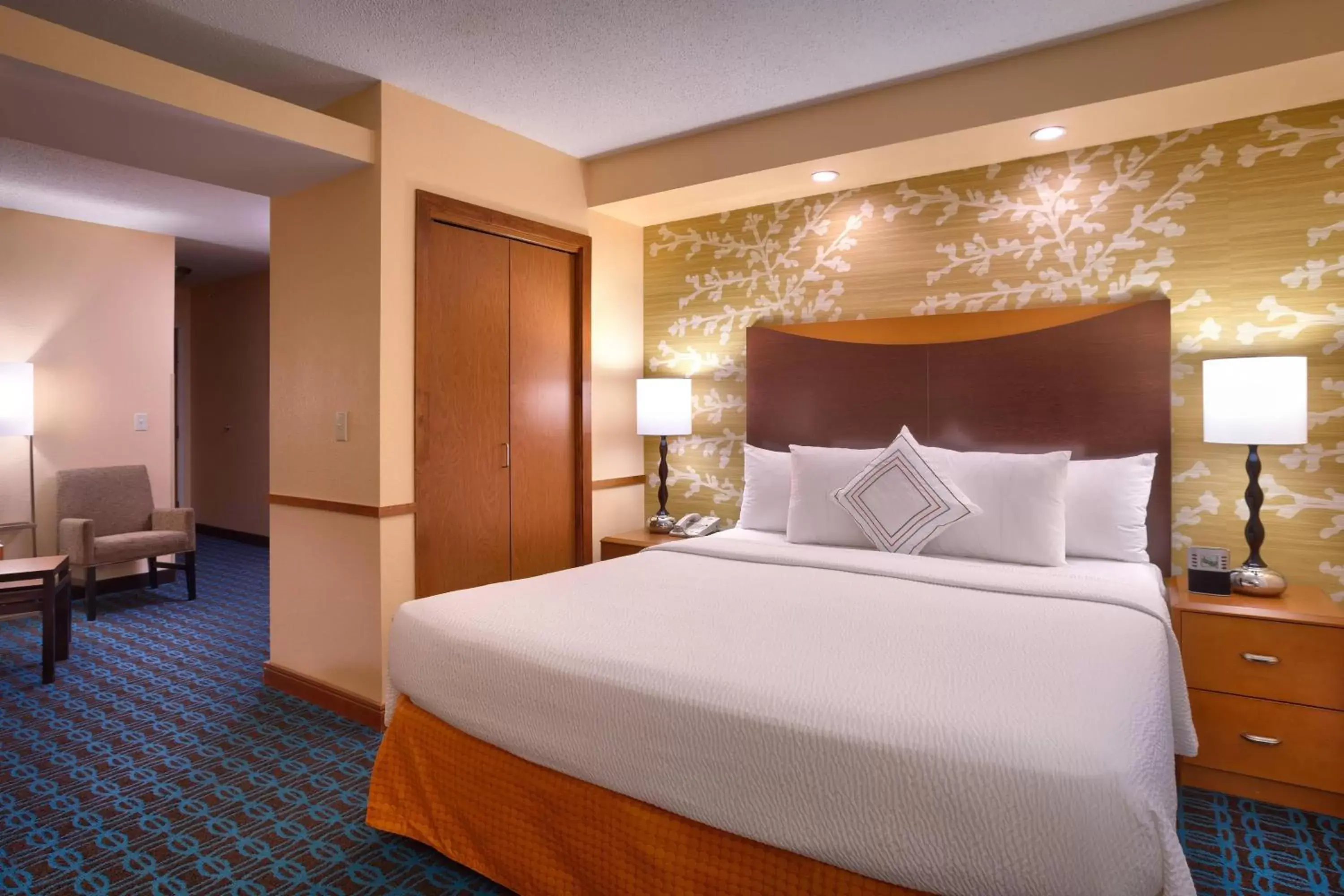 Photo of the whole room, Bed in Fairfield Inn & Suites by Marriott Gillette