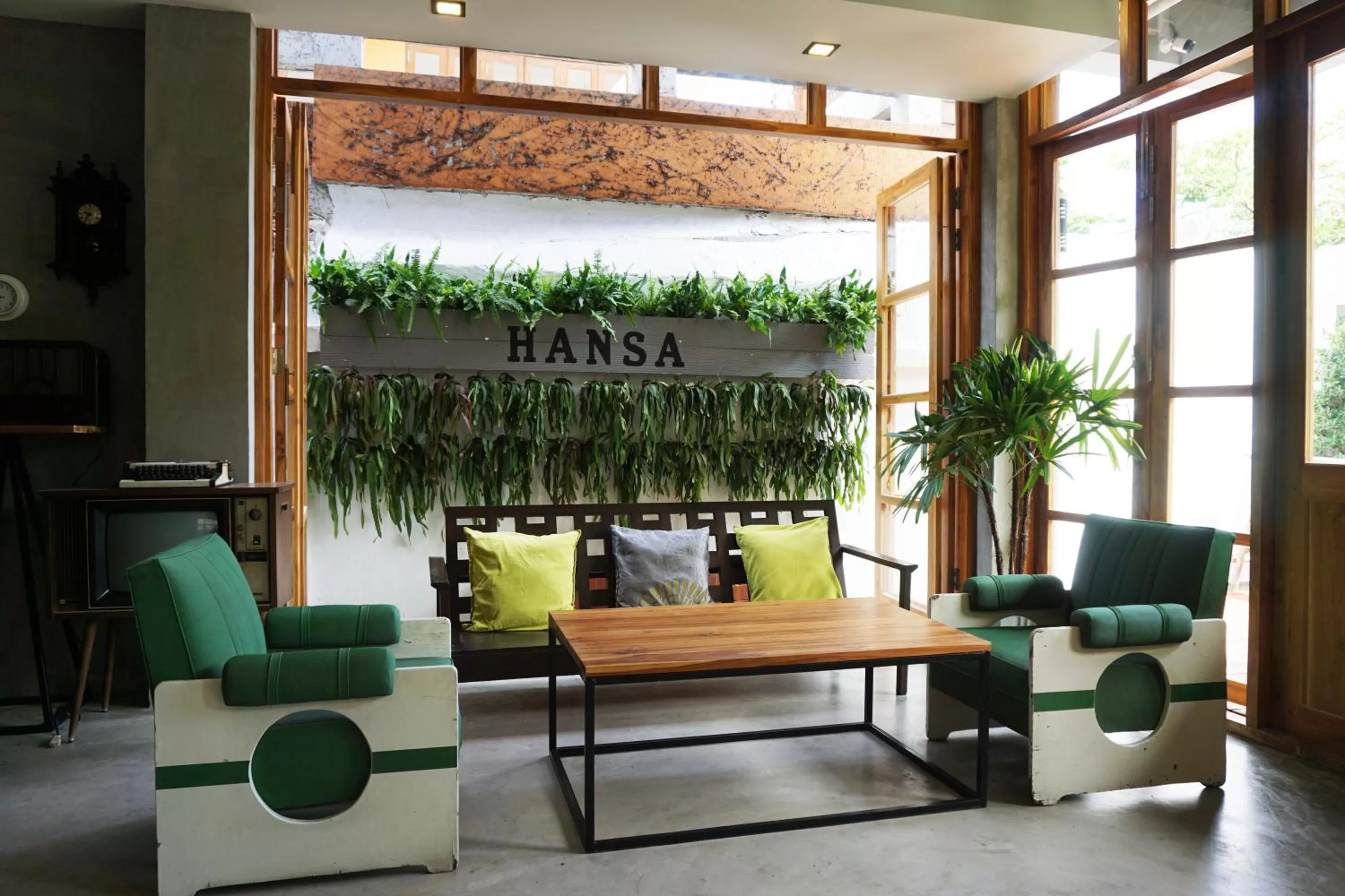 Communal lounge/ TV room in Hansa Bangkok House