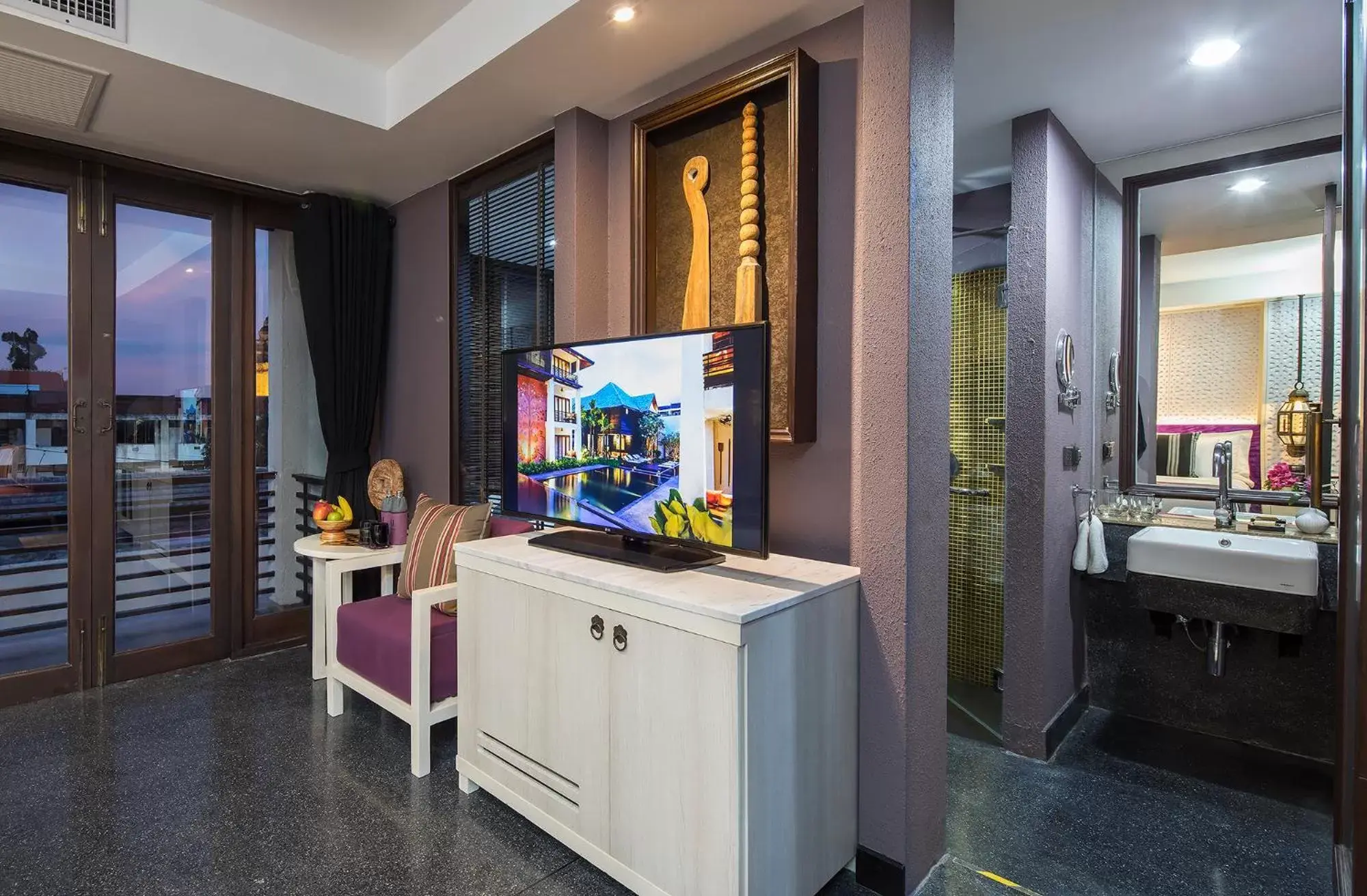 Toilet, TV/Entertainment Center in U Chiang Mai