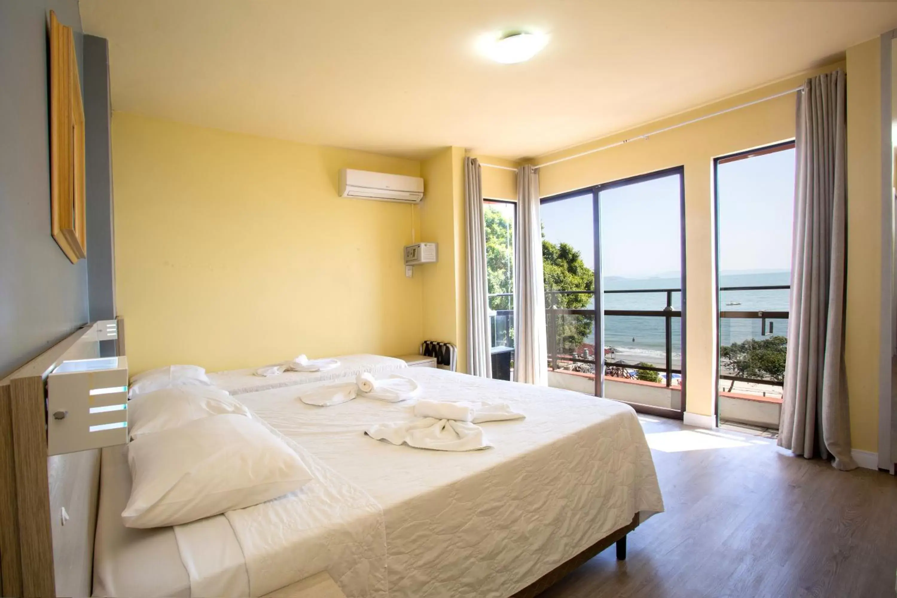 Deluxe Double Room with Sea View in Hotel Vila Mar Deluxe Double Room with Sea View in Hotel Vila Mar