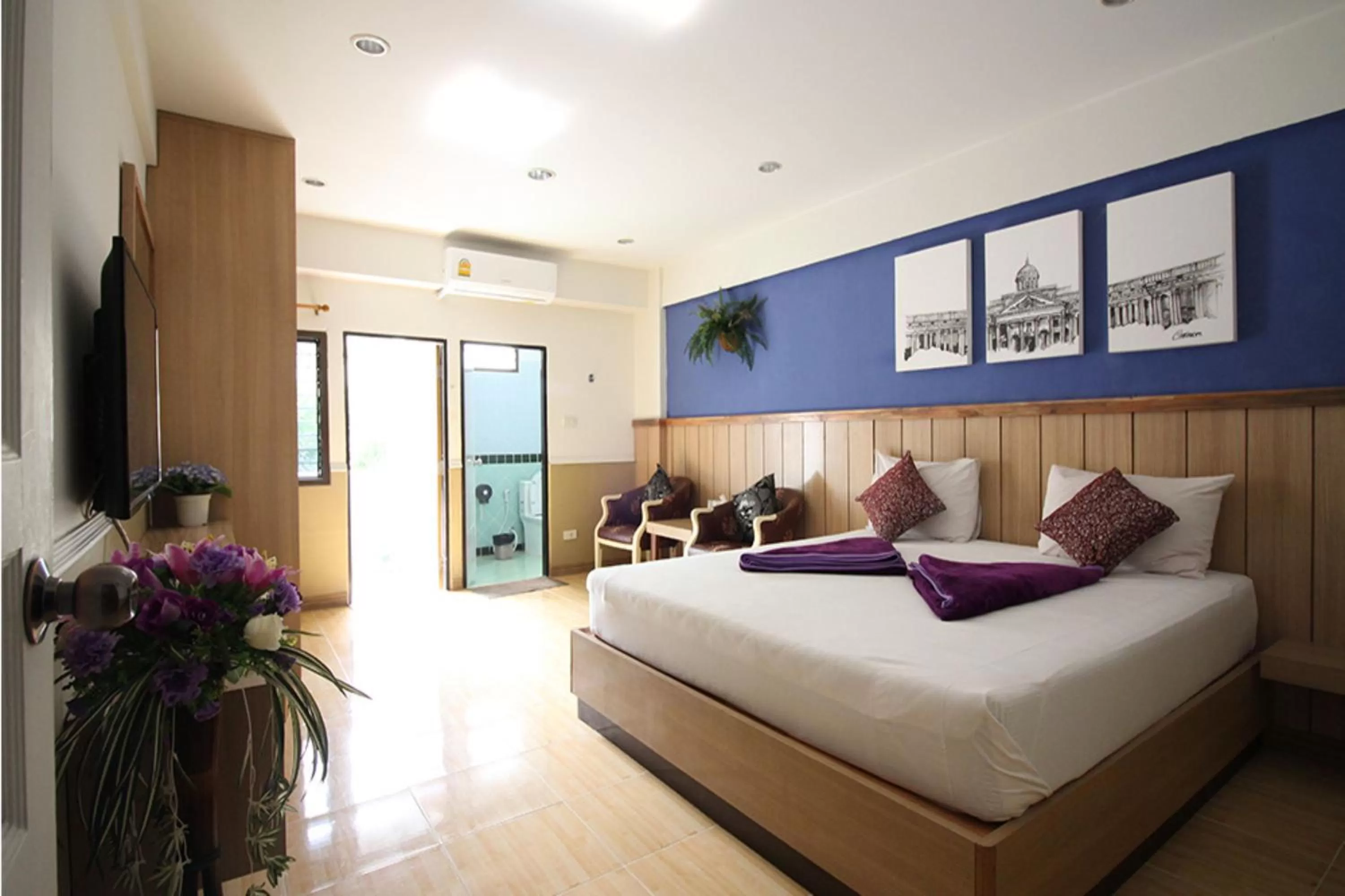 Photo of the whole room, Bed in Kaya Place