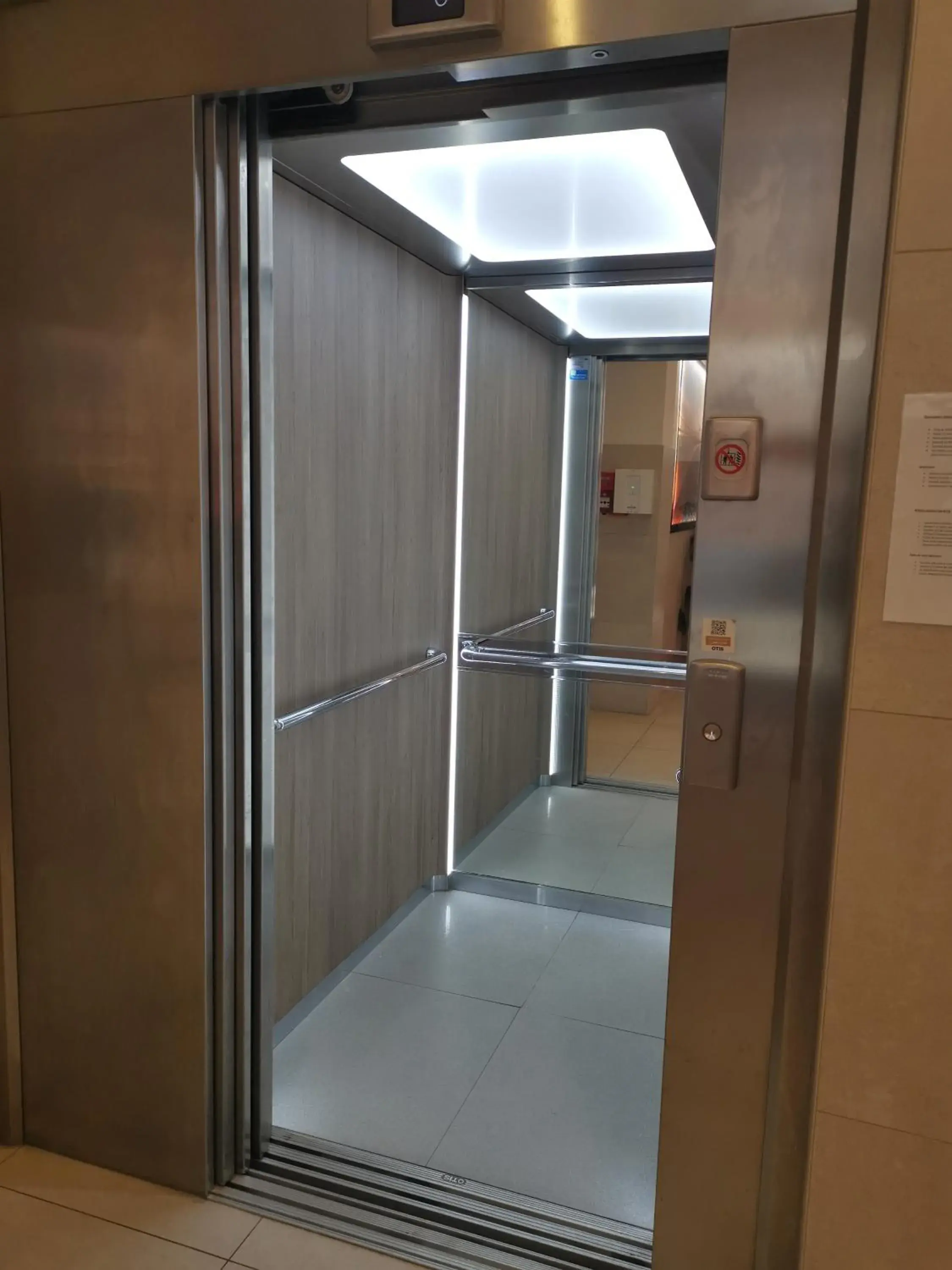 elevator, Bathroom in Hotel Albert II Oostende
