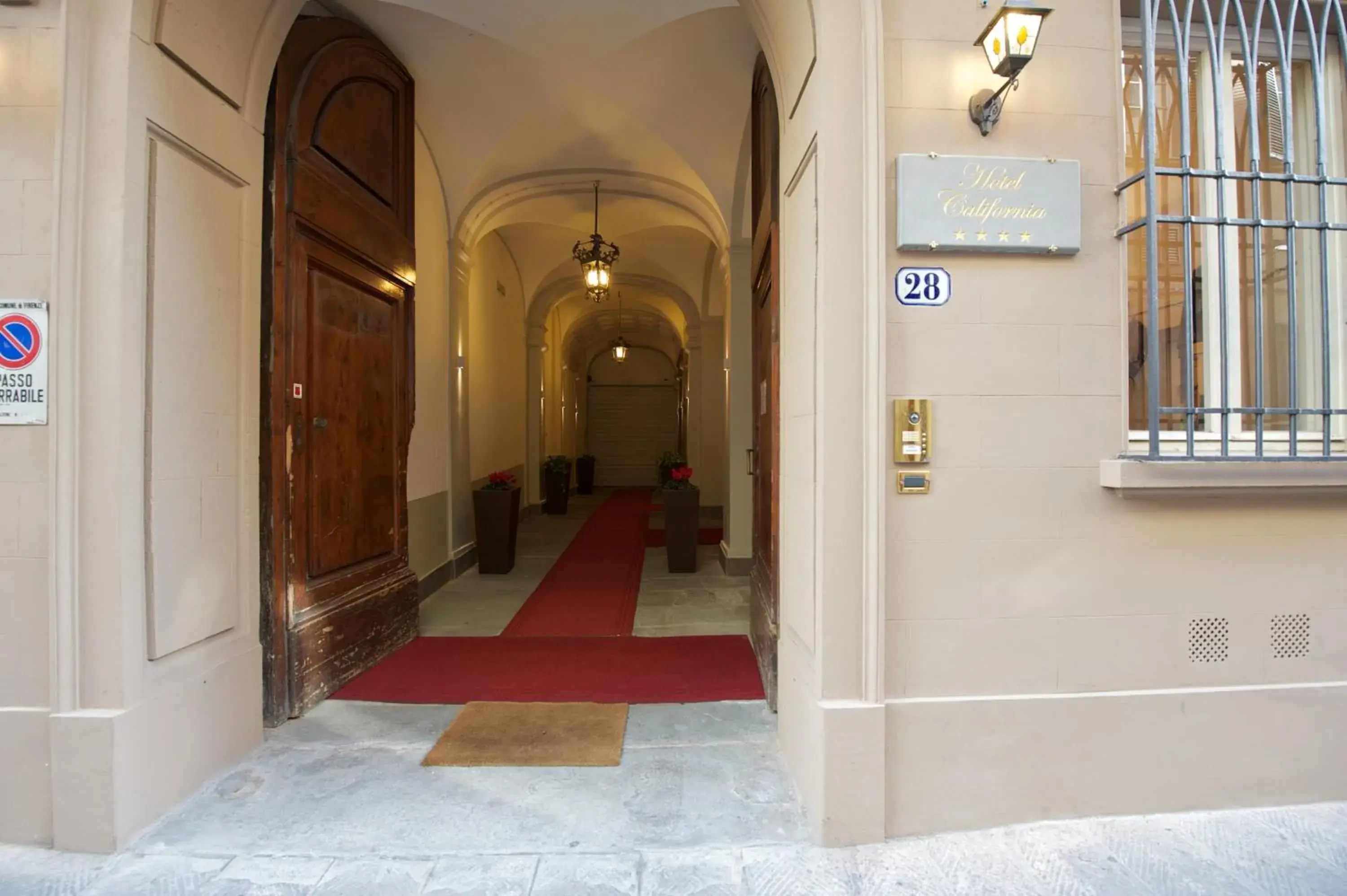 Facade/entrance in Hotel California Facade/entrance in Hotel California
