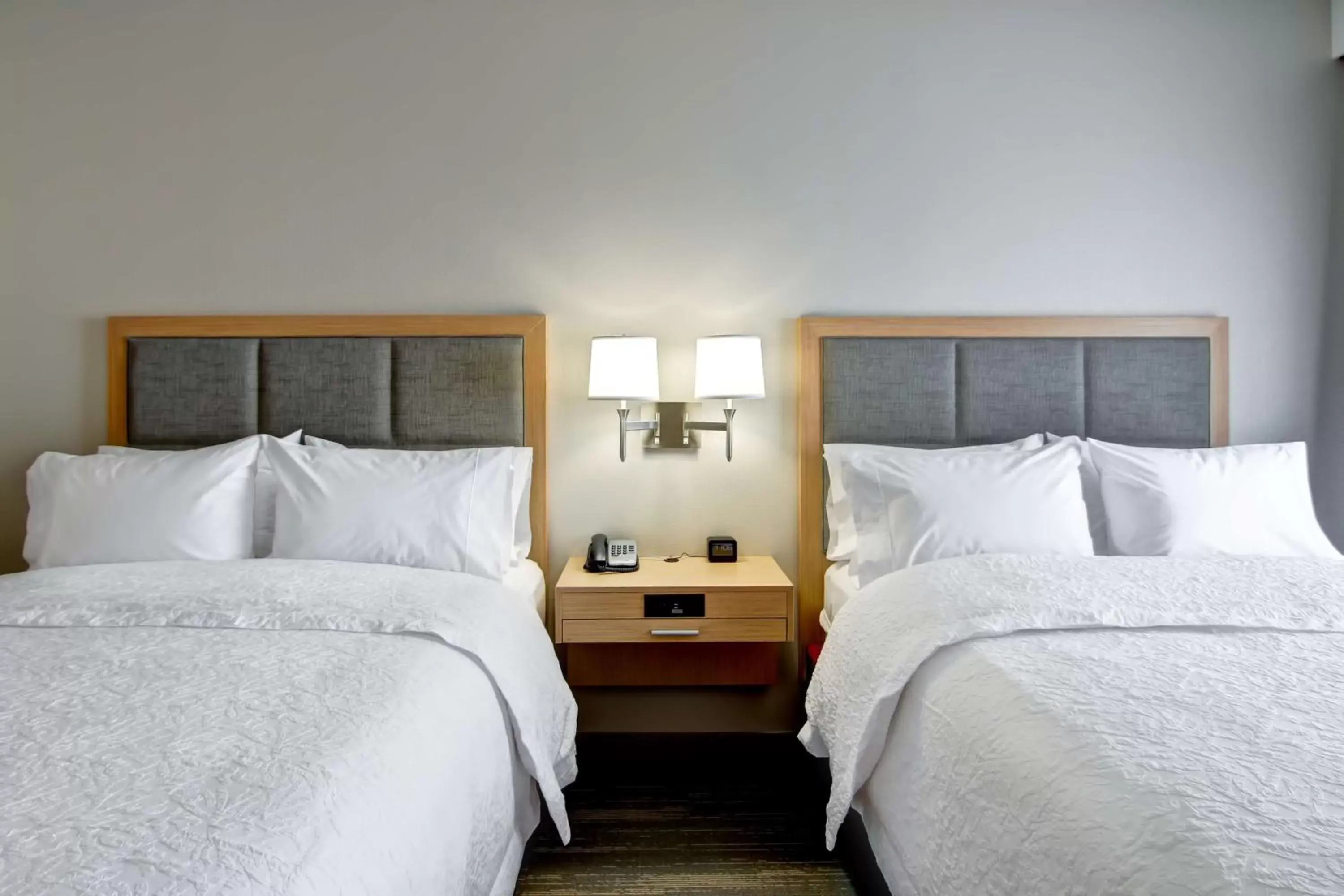 Bed in Hampton Inn & Suites by Hilton Grande Prairie