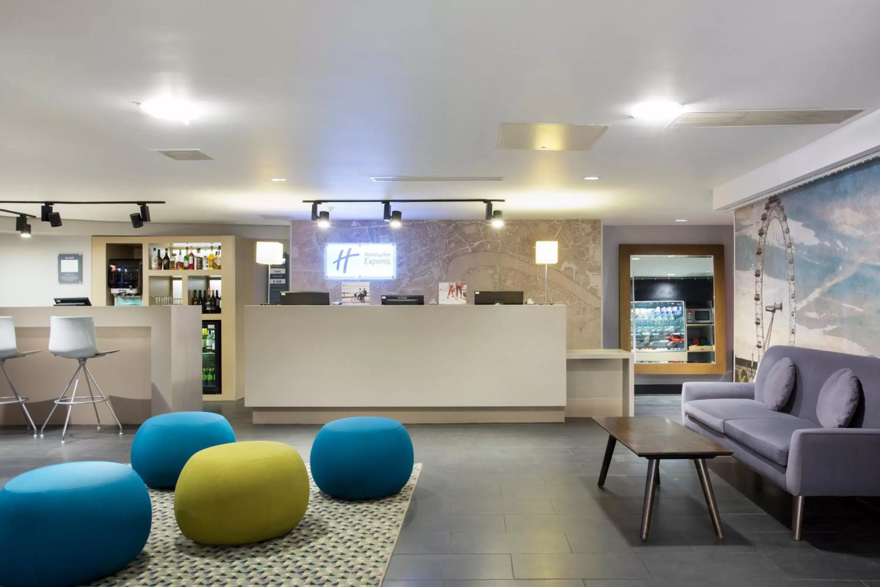 Property building, Lobby/Reception in Holiday Inn Express Southwark, an IHG Hotel