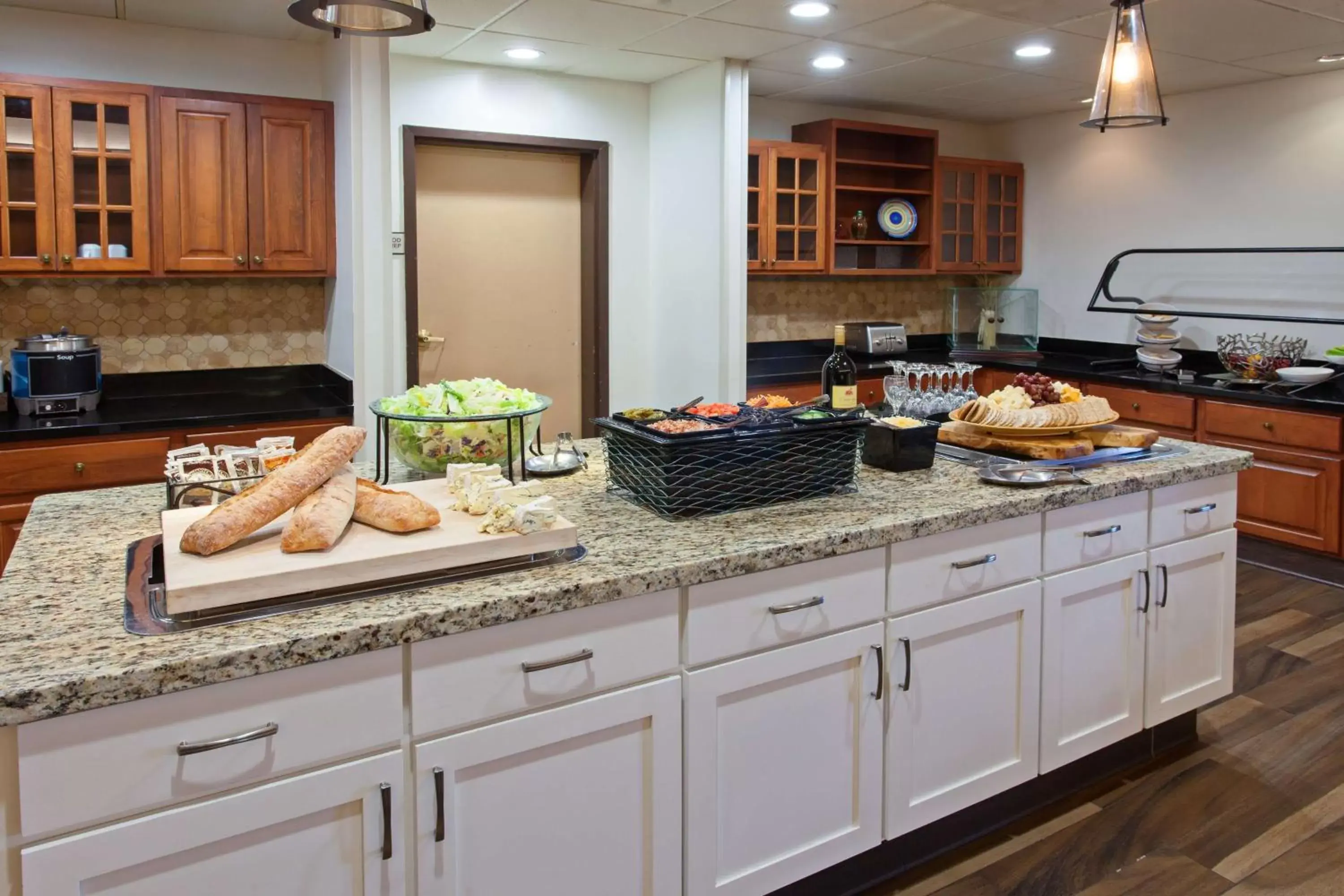 Breakfast, Kitchen/Kitchenette in Homewood Suites by Hilton Fairfield-Napa Valley Area