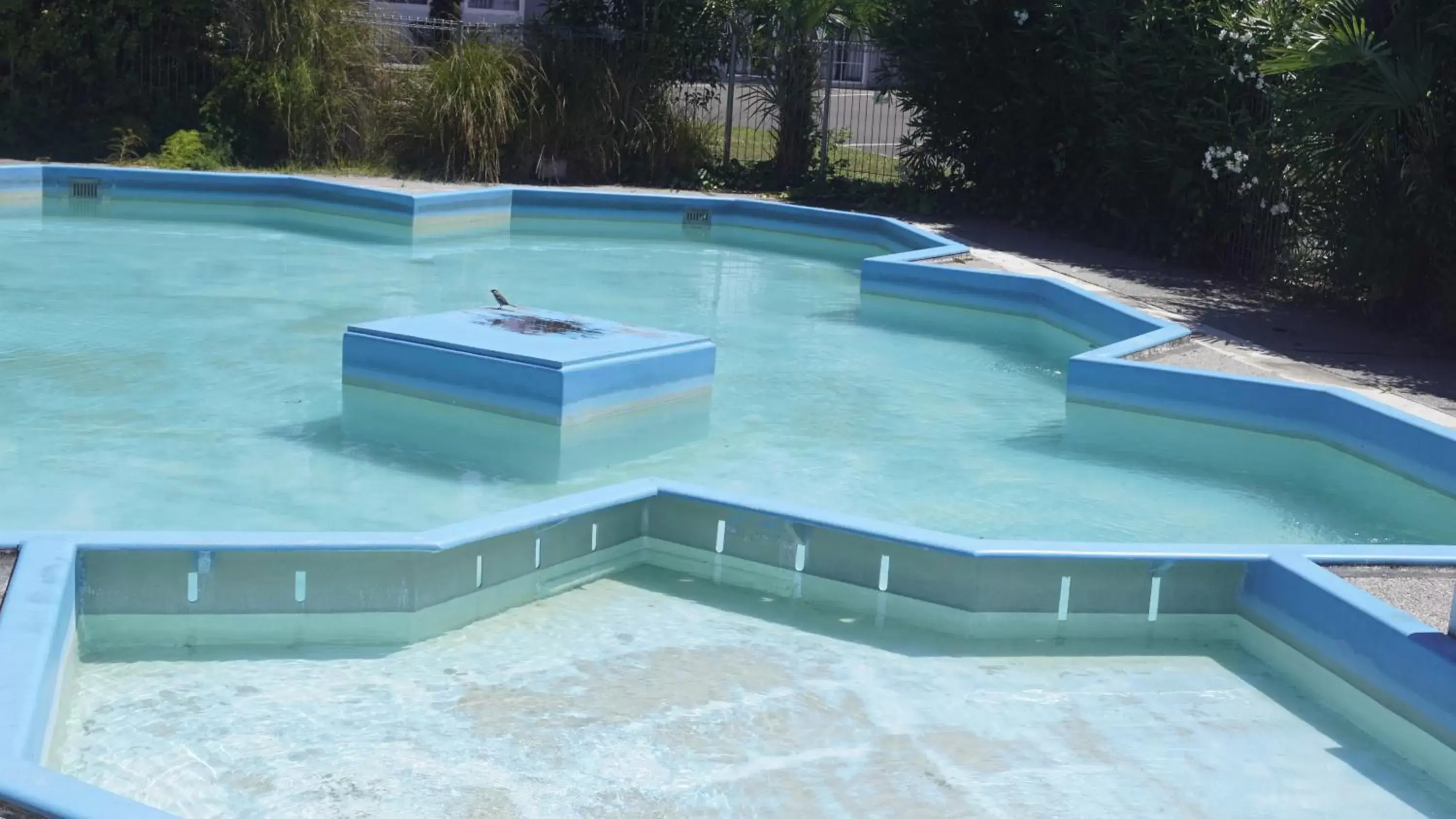 Swimming Pool in Apple Motor Inn