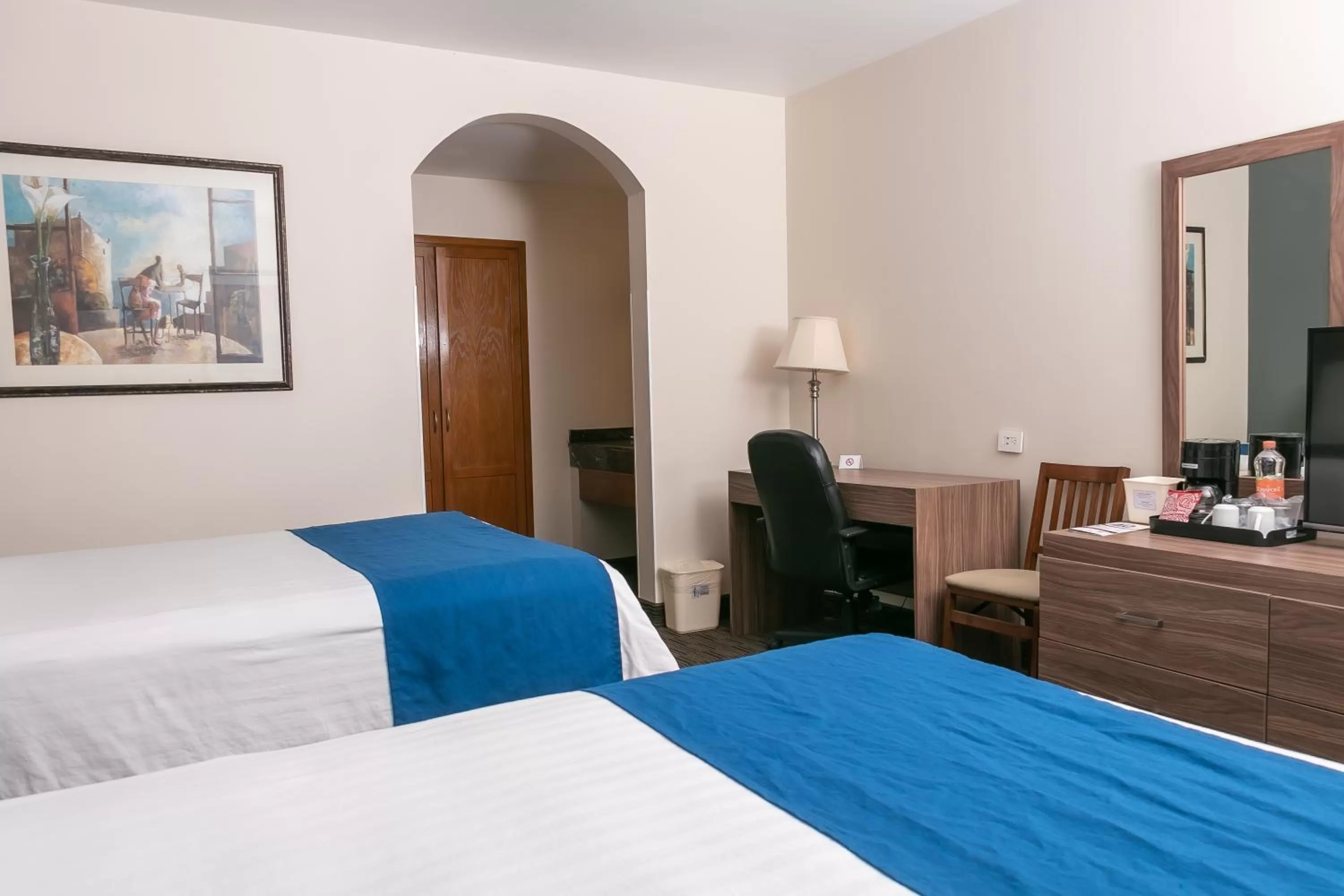 Photo of the whole room, Bed in Best Western Plus Chihuahua Aeropuerto