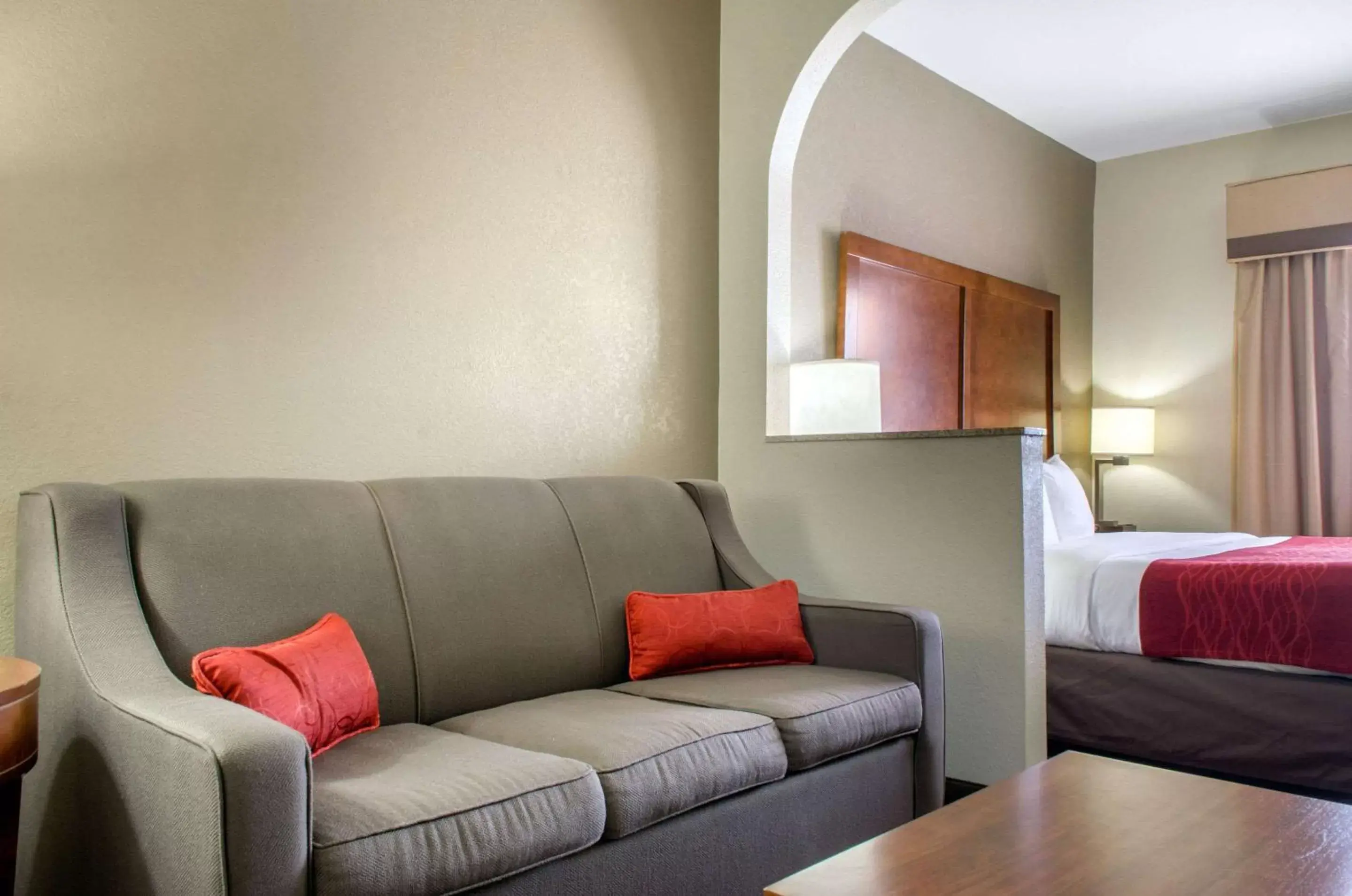 Bedroom, Seating Area in Comfort Inn & Suites Covington - Mandeville