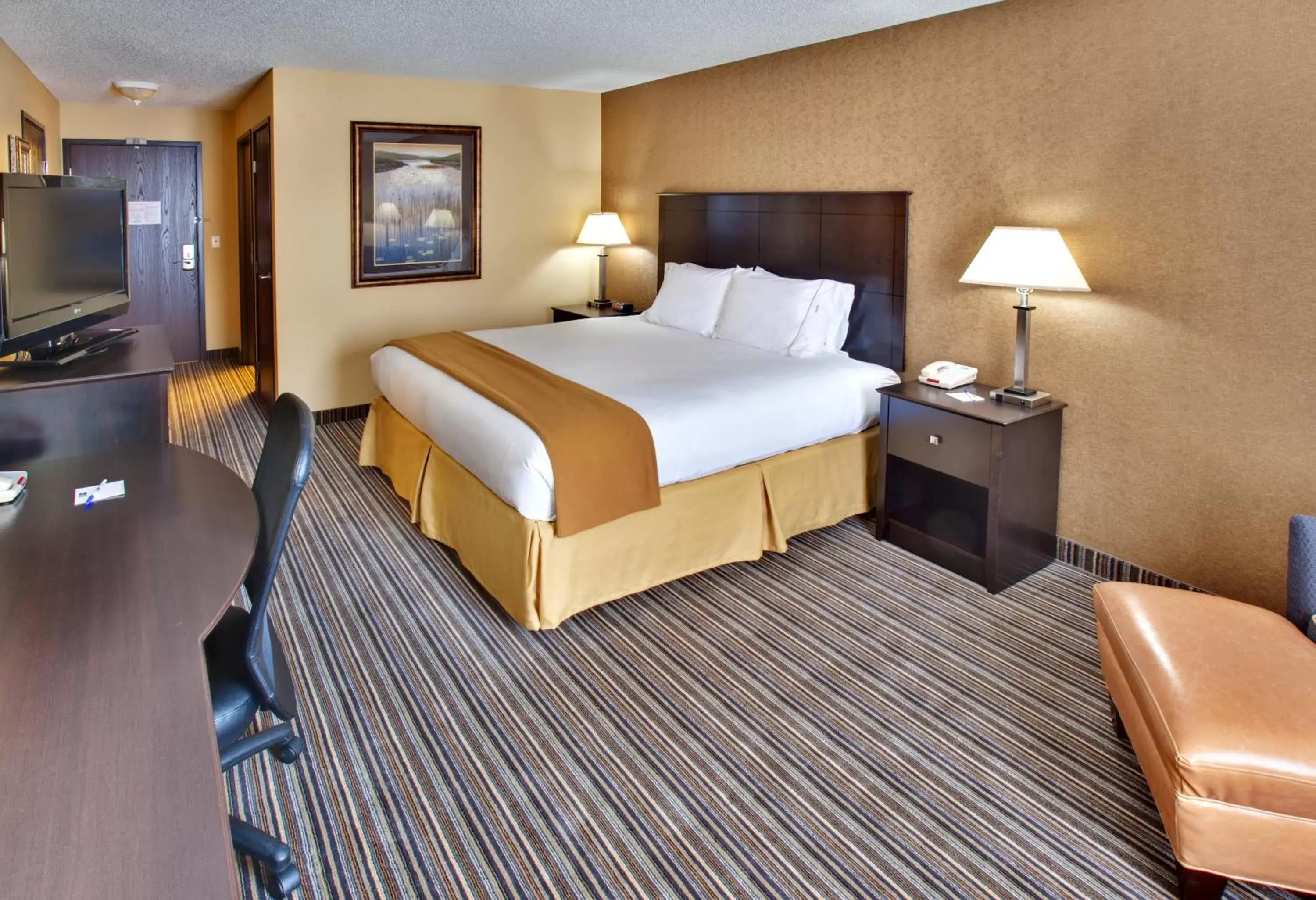 Photo of the whole room, Bed in Holiday Inn Express Hotel & Suites Council Bluffs - Convention Center Area, an IHG Hotel