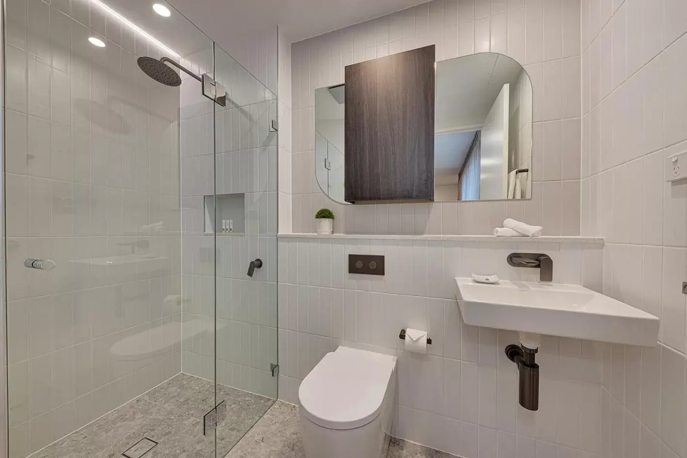 Shower, Bathroom in Littomore Suites Kingswood