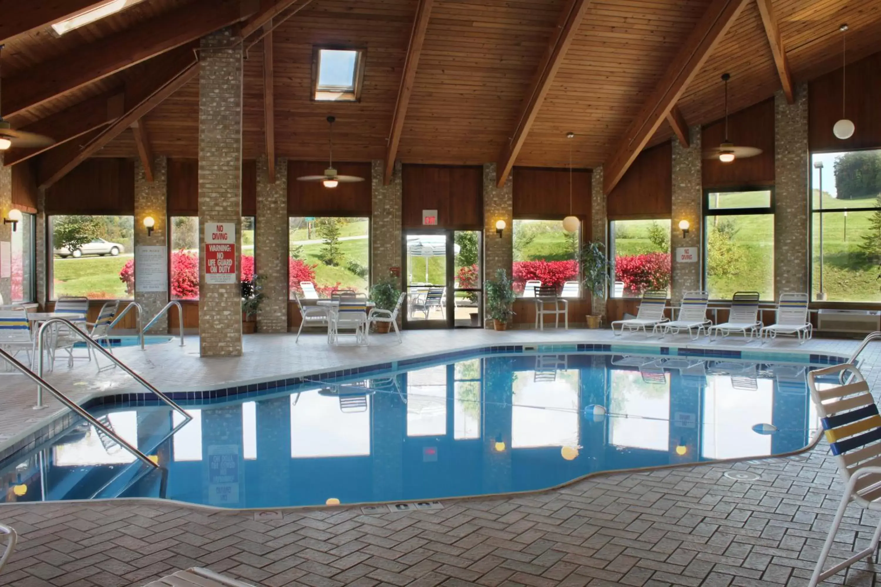 Swimming Pool in Best Western Richland Inn Mansfield