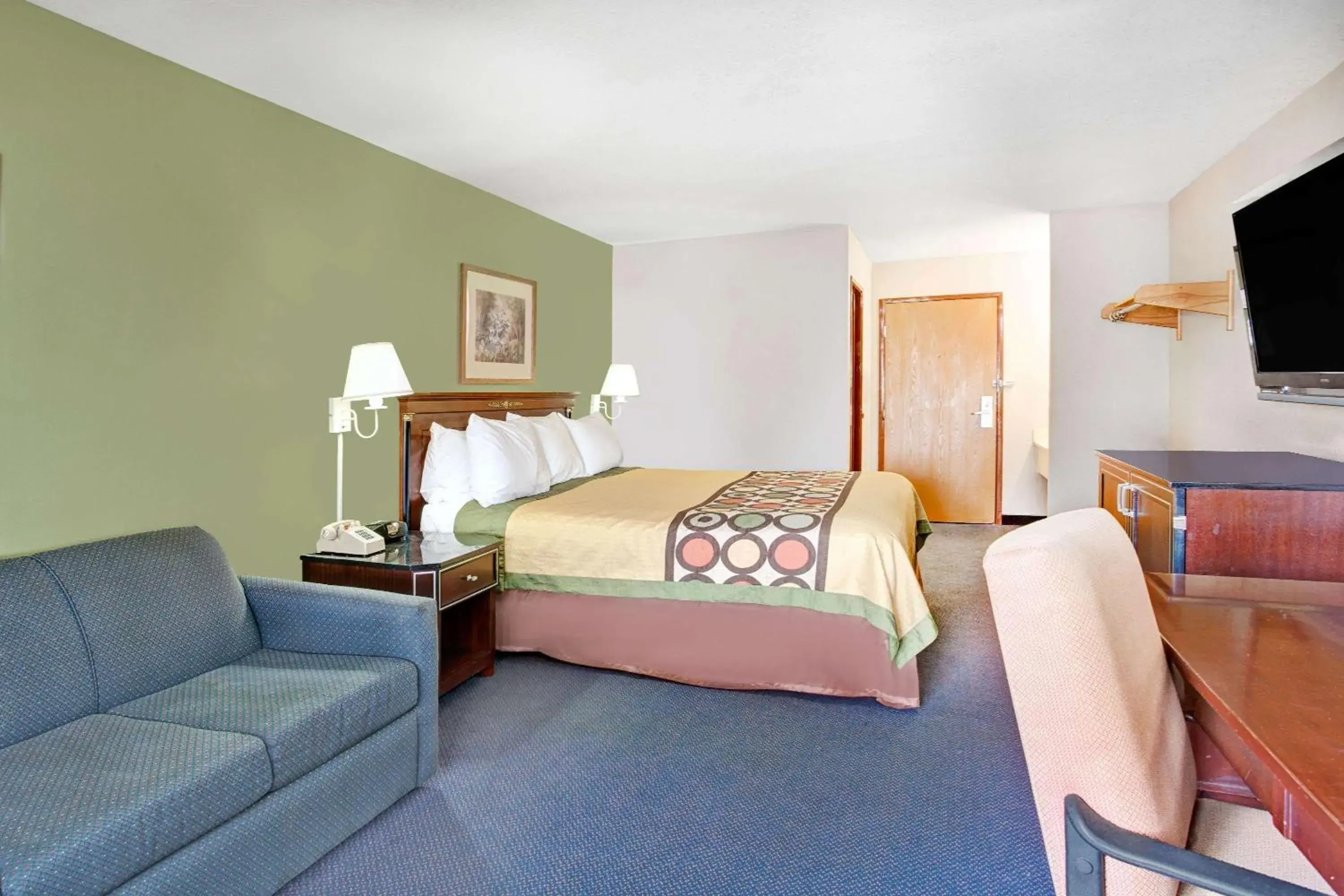 Photo of the whole room in Super 8 by Wyndham West Memphis