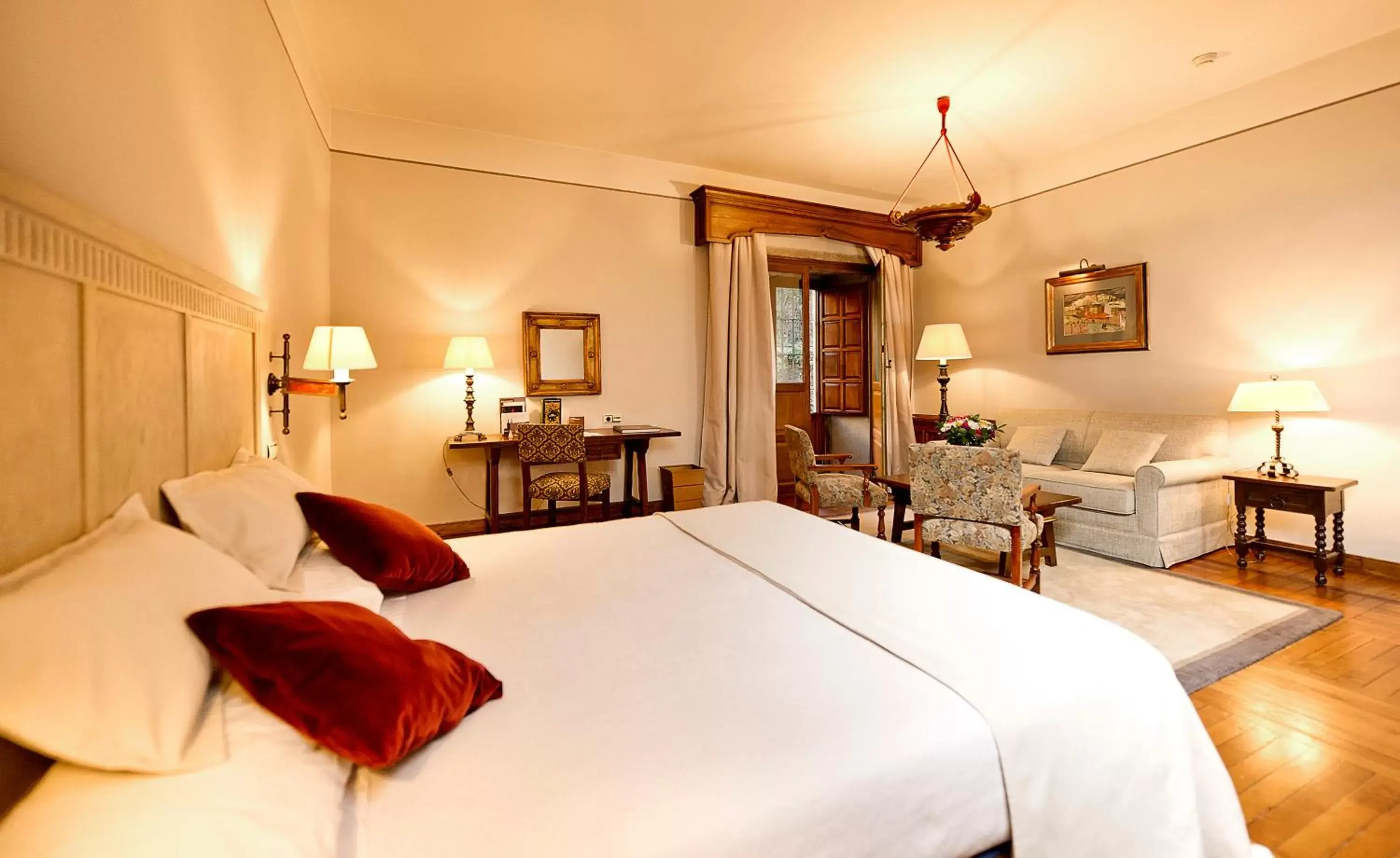 Photo of the whole room, Bed in Parador de Santiago - Hostal Reis Catolicos