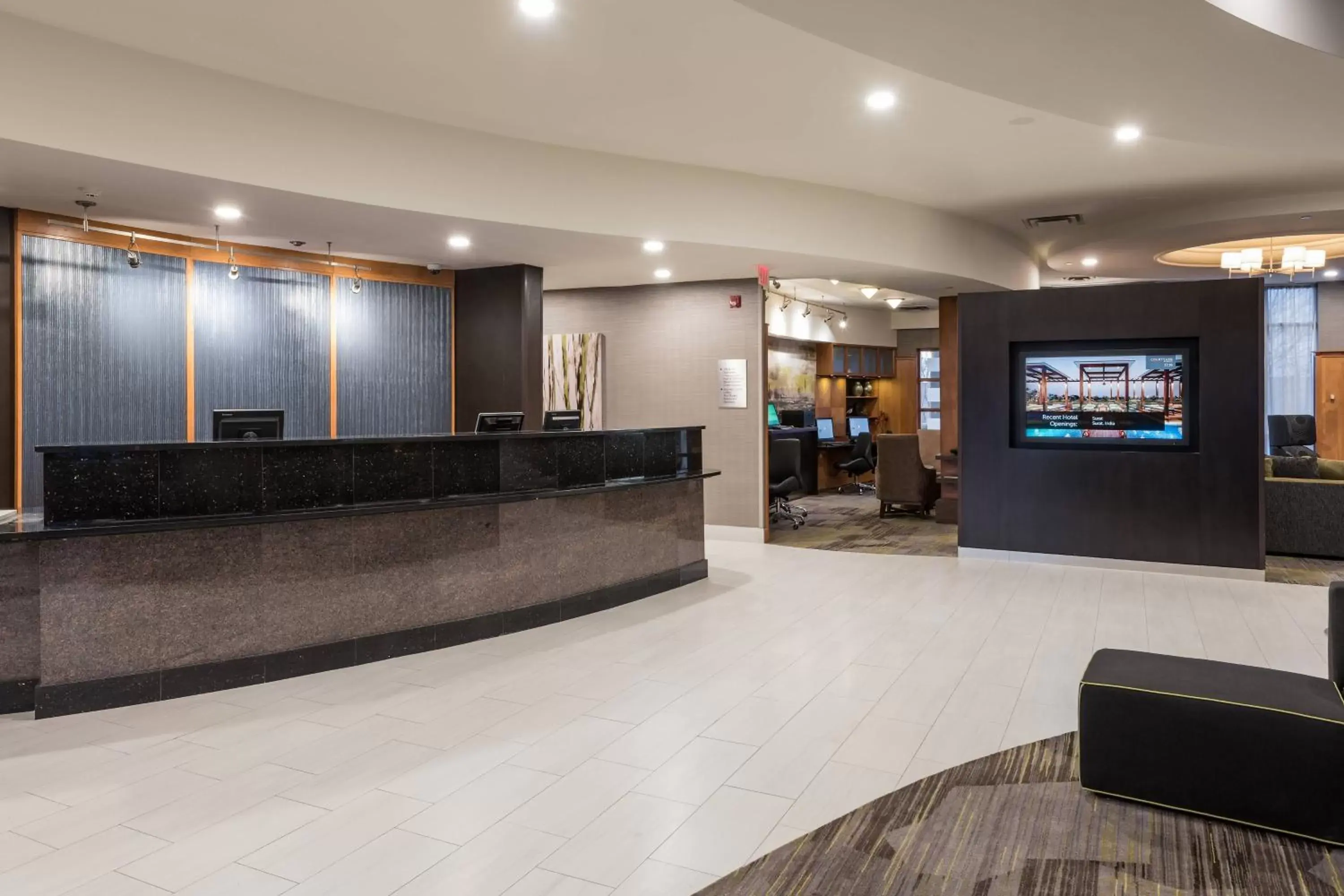 Lobby or reception, Lobby/Reception in Courtyard by Marriott Toronto Vaughan