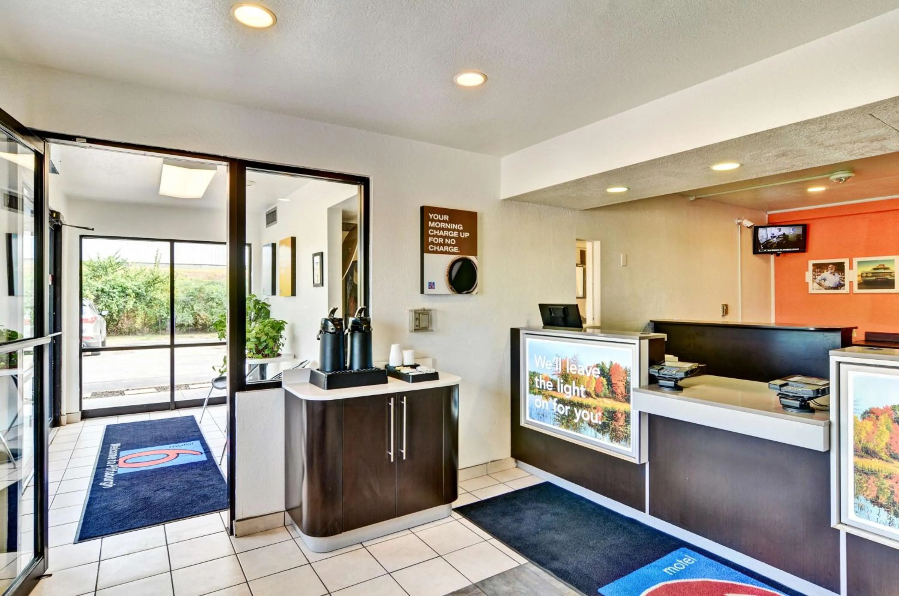 Lobby or reception in Motel 6-Pittsburgh, PA - Crafton