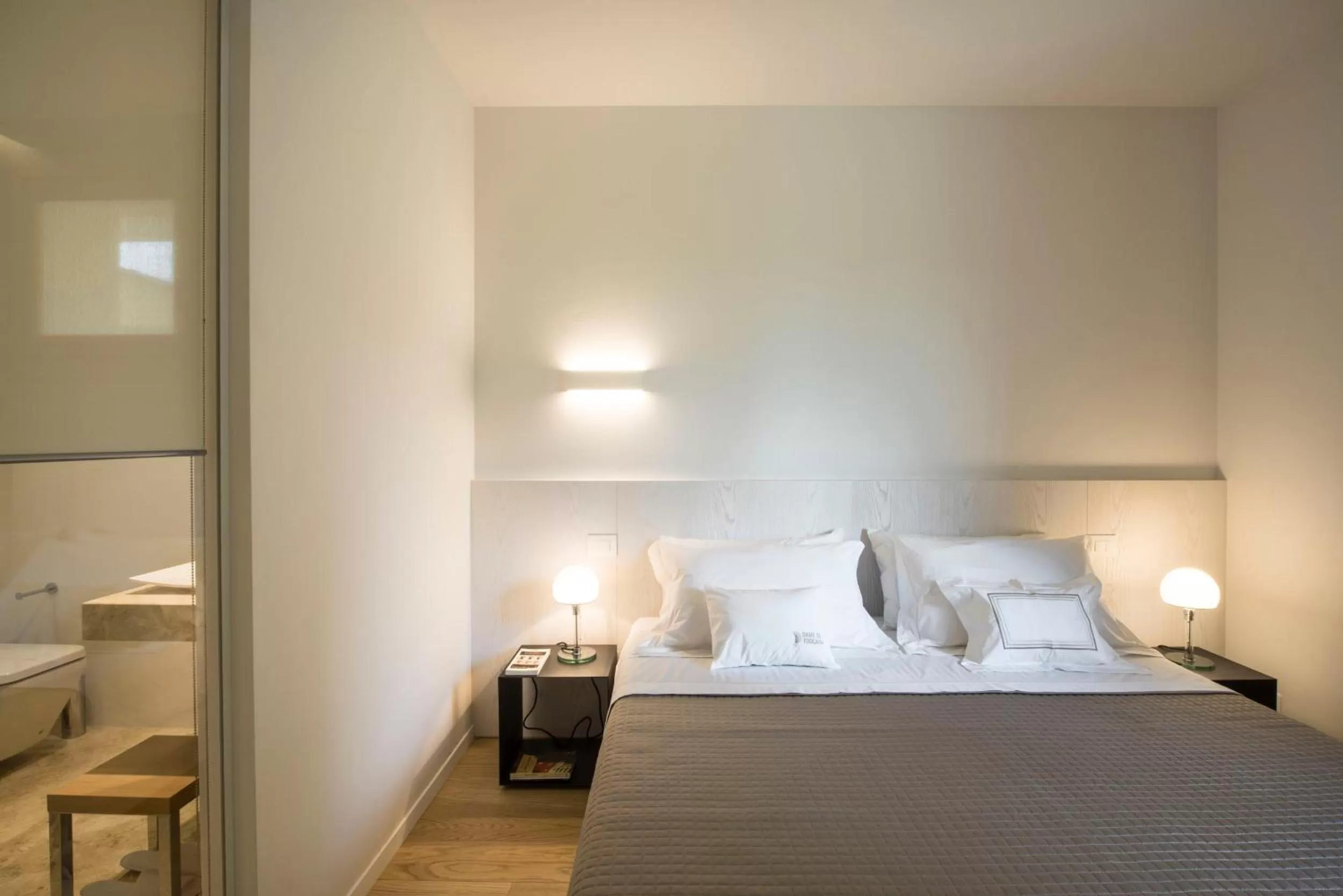 Decorative detail, Bed in Dame di Toscana