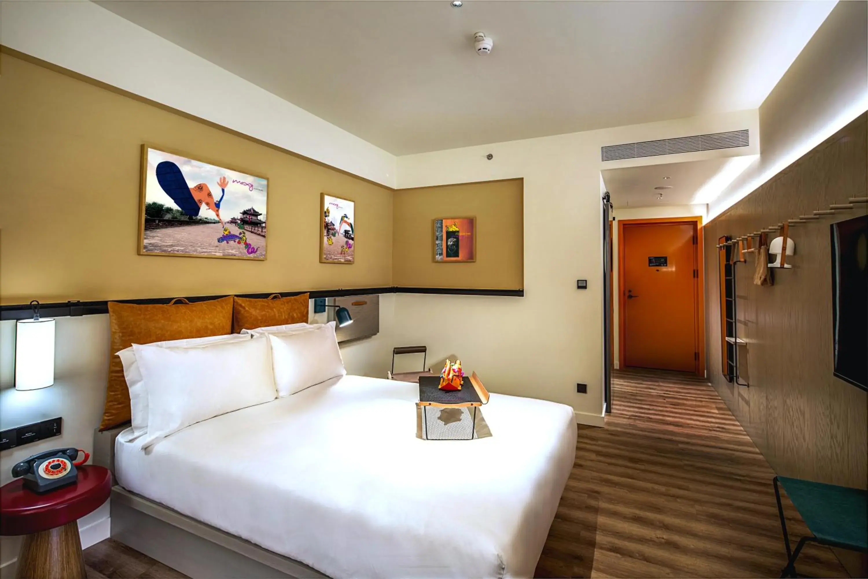 Photo of the whole room, Bed in Moxy Xi'an Beilin