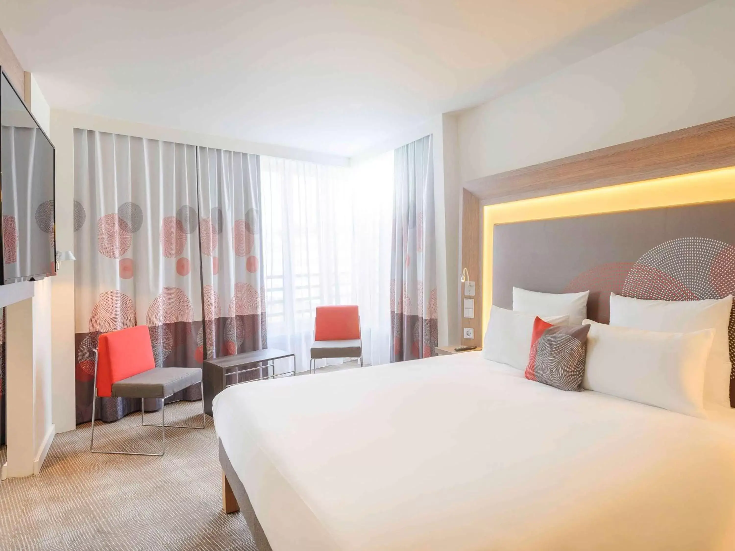 Photo of the whole room, Bed in Novotel München City Arnulfpark