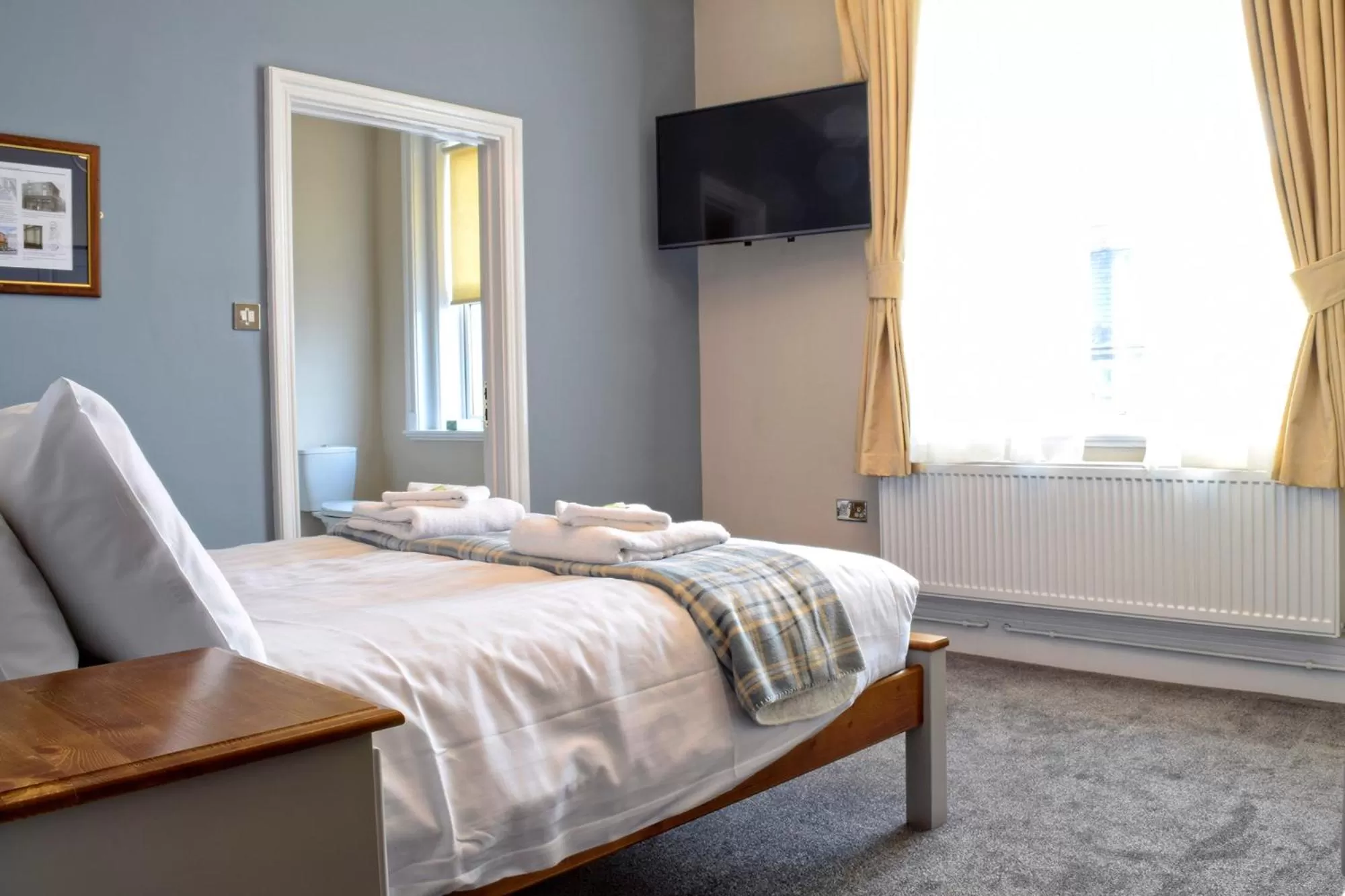 Deluxe Double Room with Shower in The Seven Stars