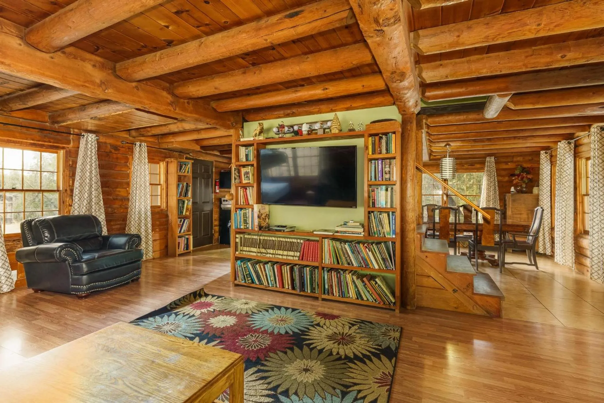 Mountain Trail Lodge and Vacation Rentals