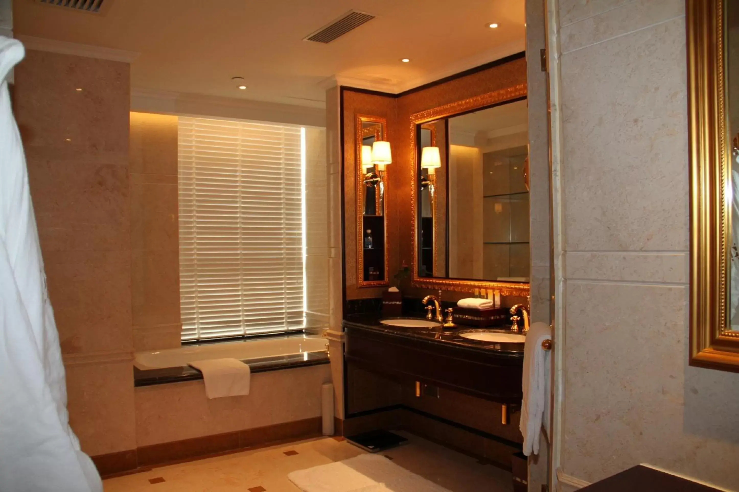 Bathroom in Grand Central Hotel Shanghai