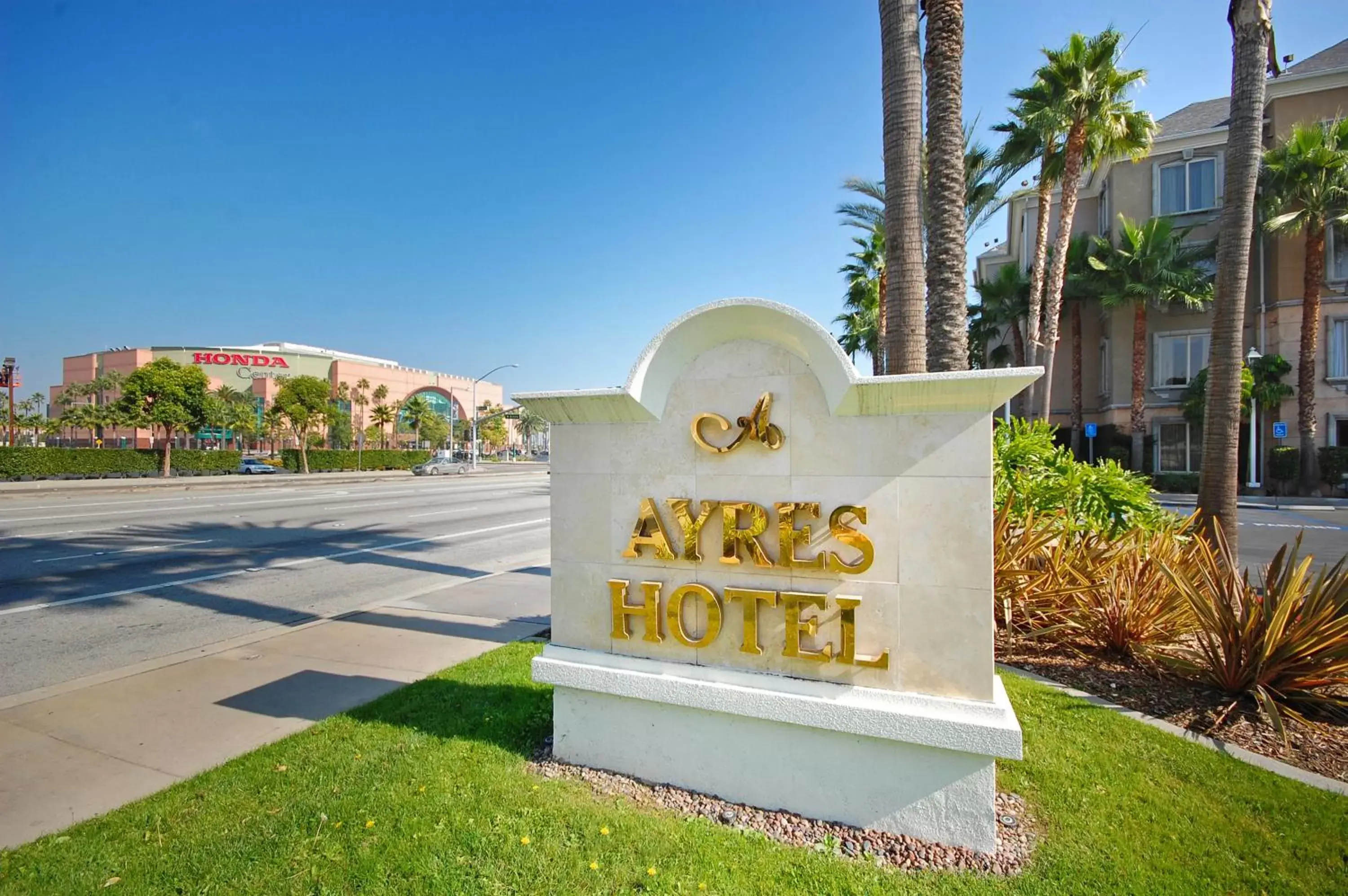 Facade/entrance, Property Logo/Sign in Ayres Hotel Anaheim
