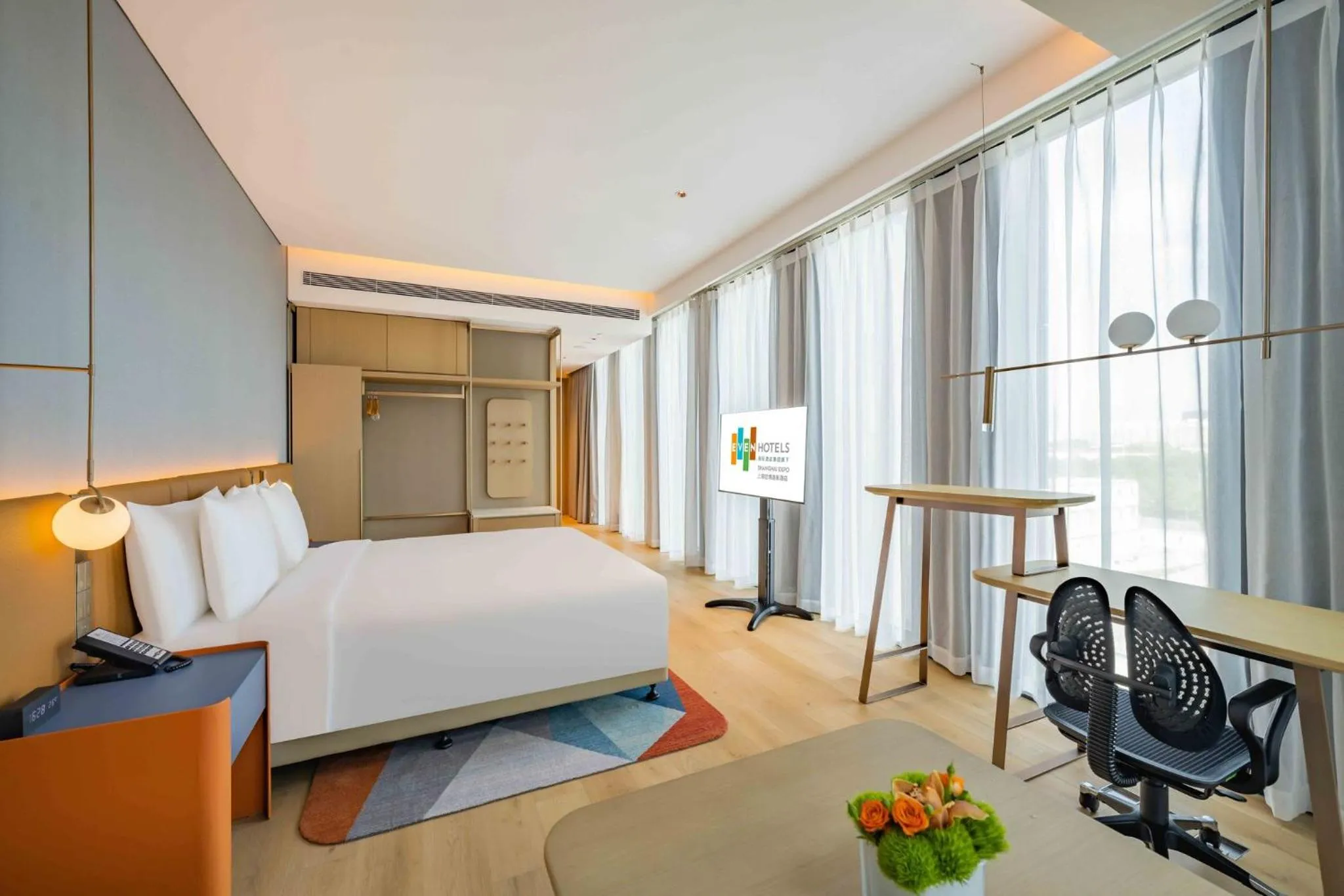 Photo of the whole room, Bed in EVEN Hotels Shanghai Expo by IHG