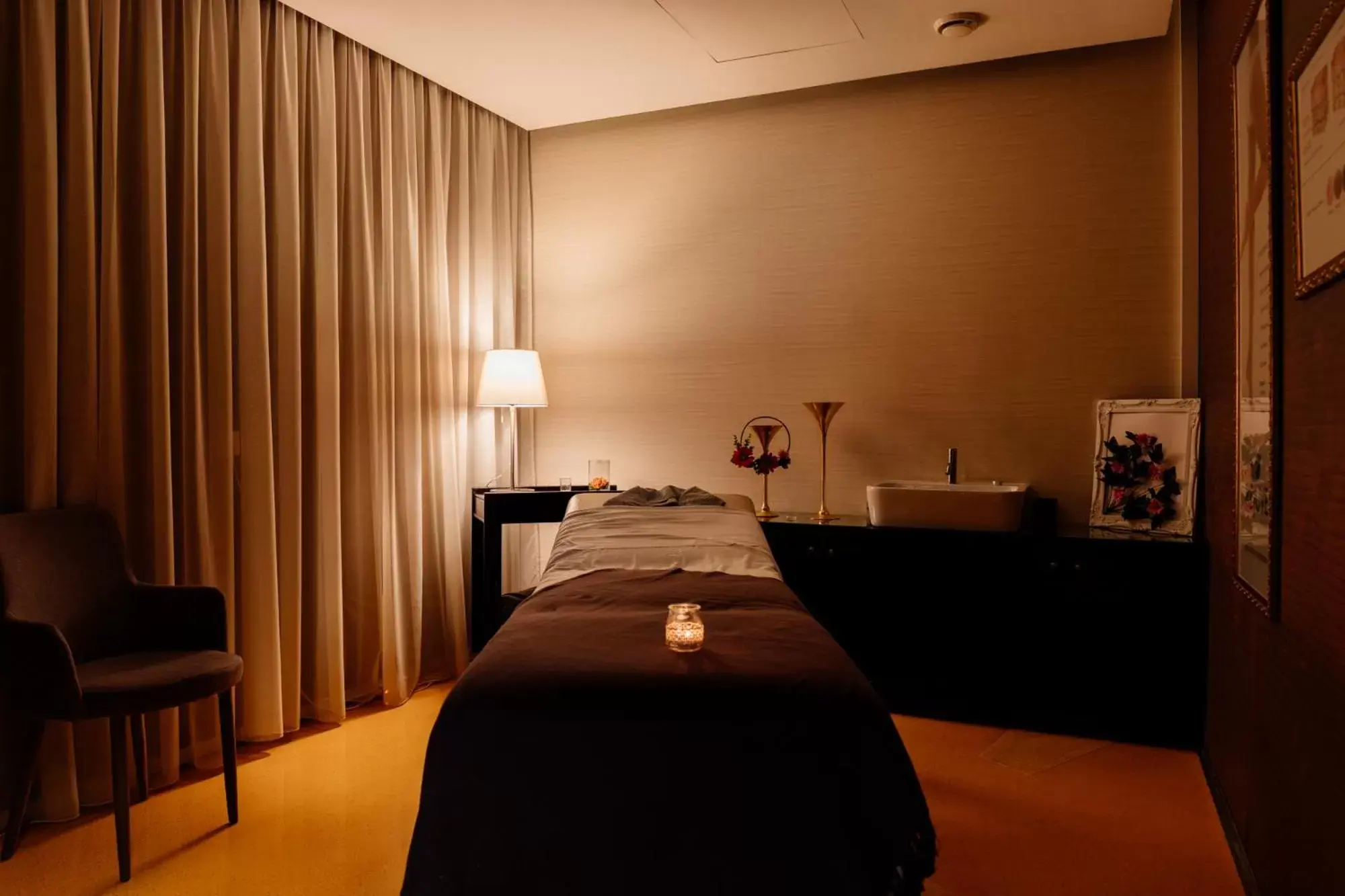 Massage in Axis Viana Business & SPA Hotel