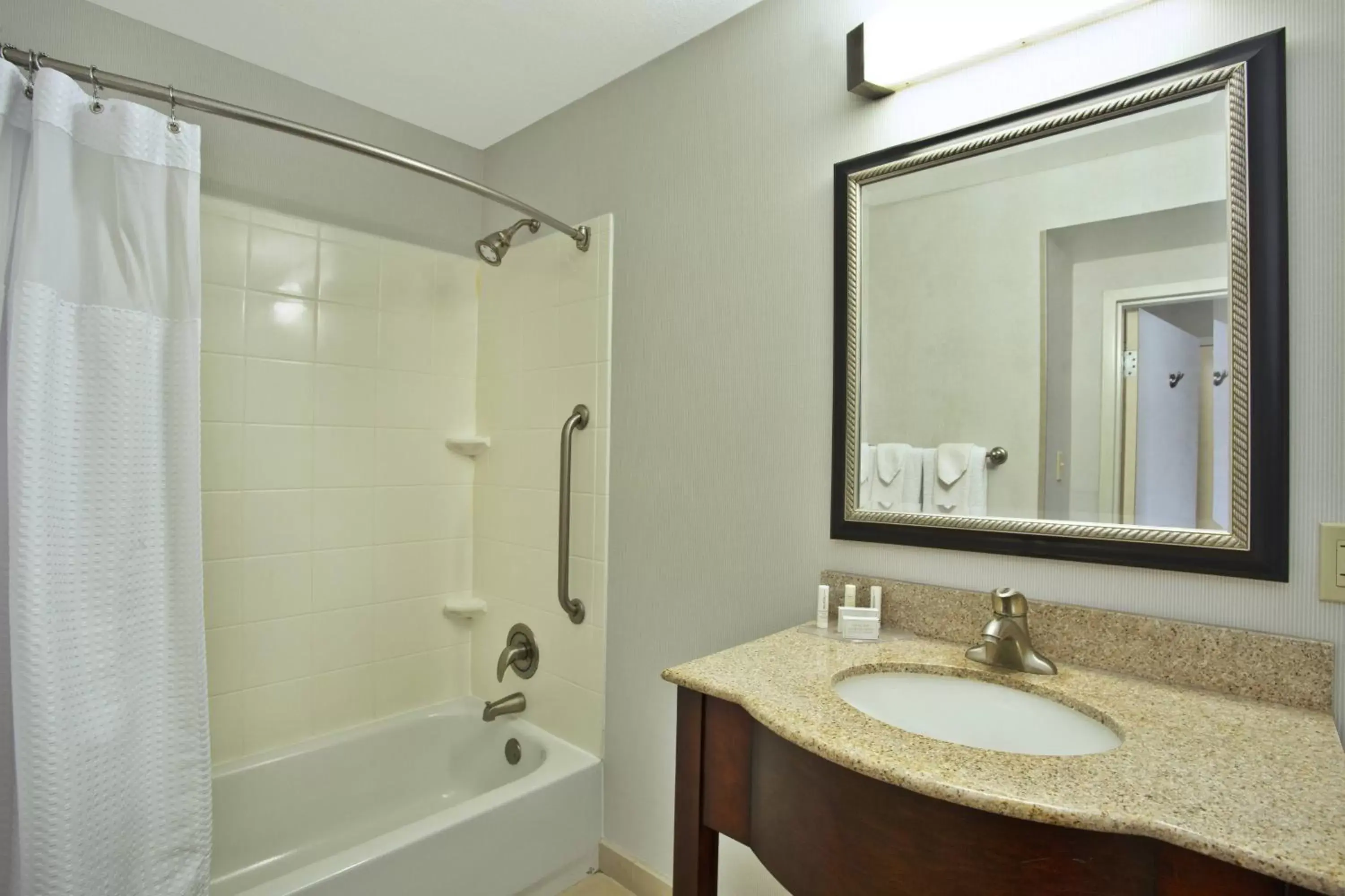 Bathroom in Courtyard by Marriott Gulfport Beachfront