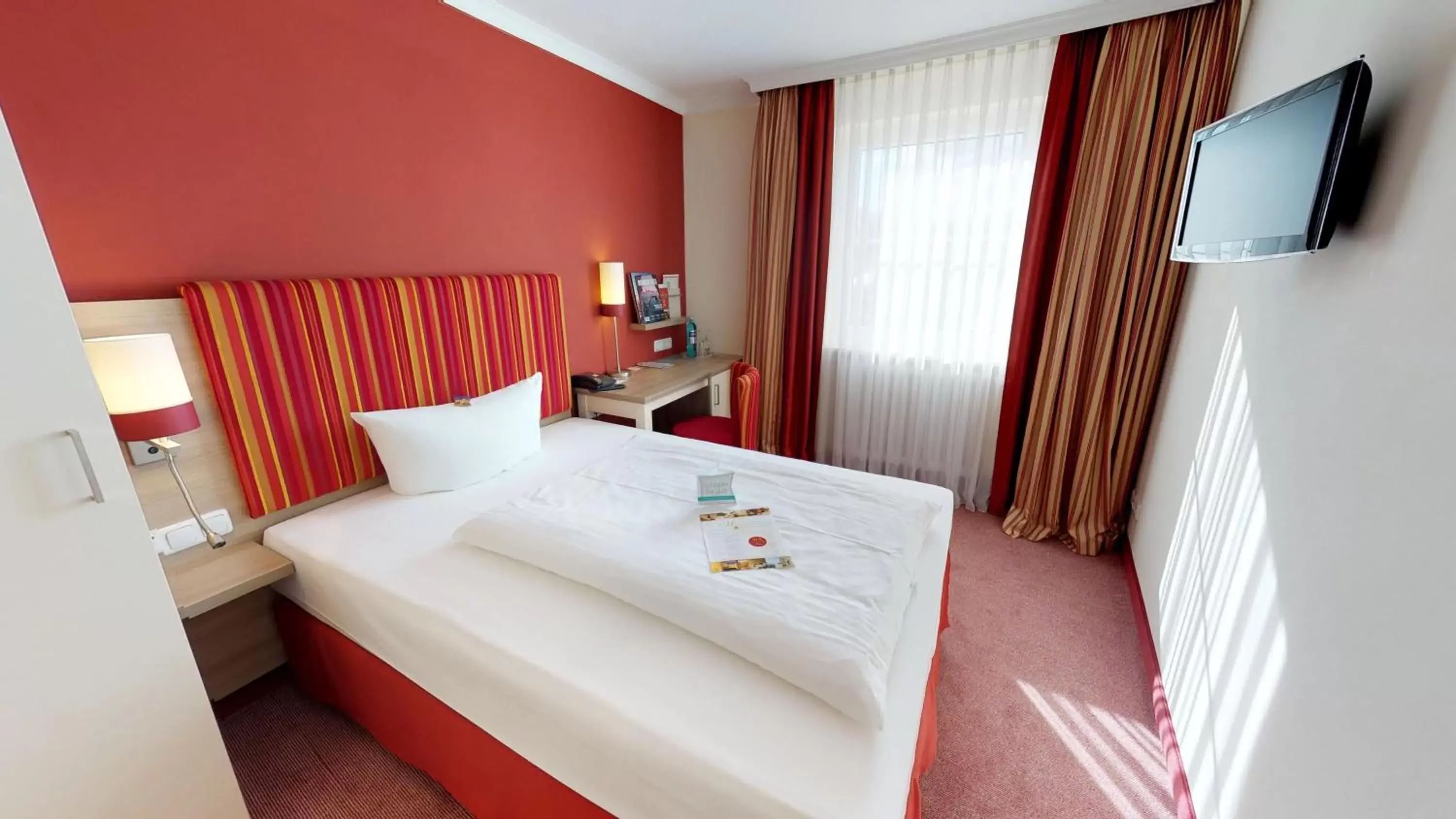 Photo of the whole room, Bed in Hotel Goldene Traube