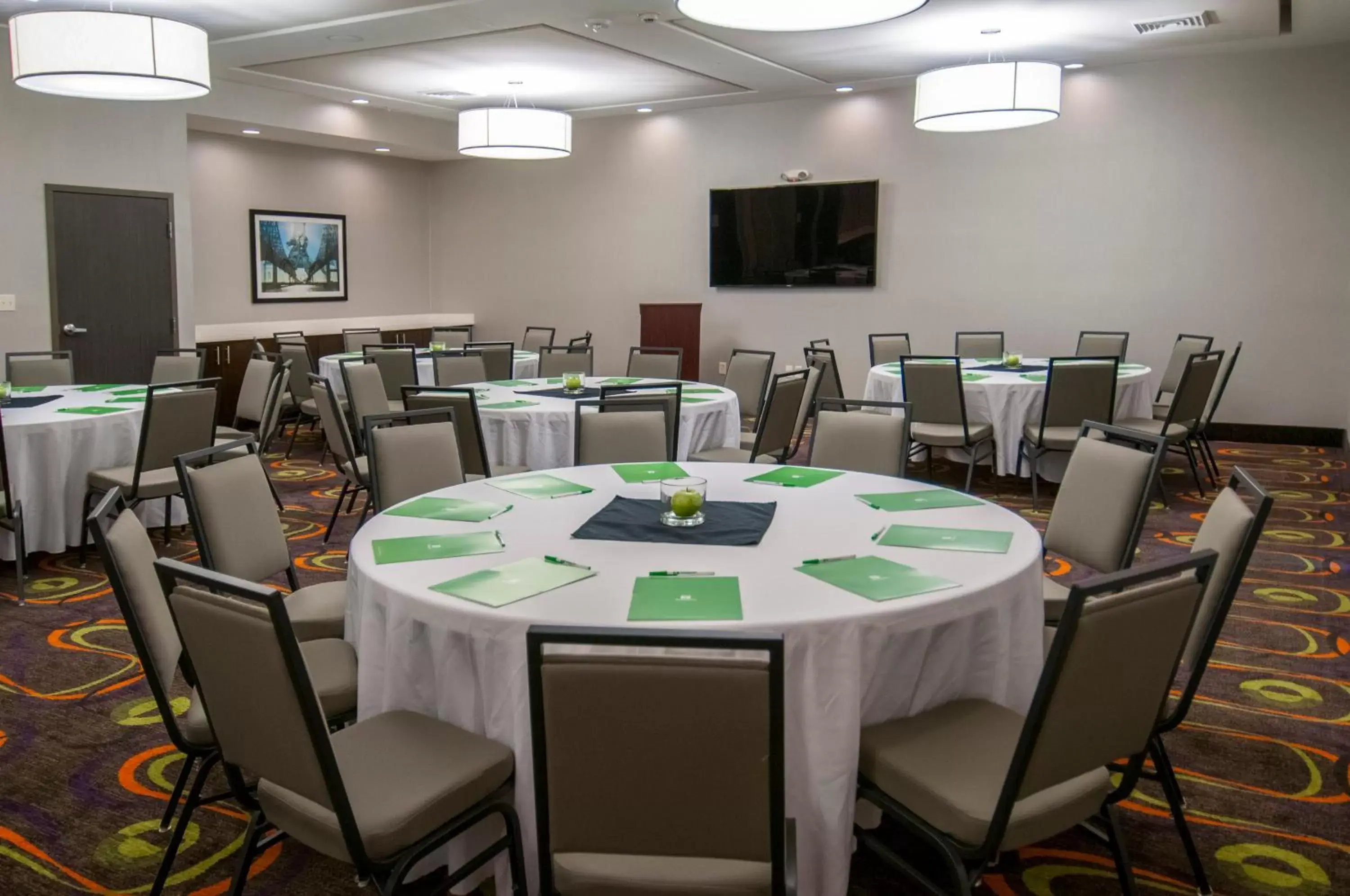 Meeting/conference room, Restaurant/Places to Eat in Holiday Inn - New Orleans Airport North, an IHG Hotel