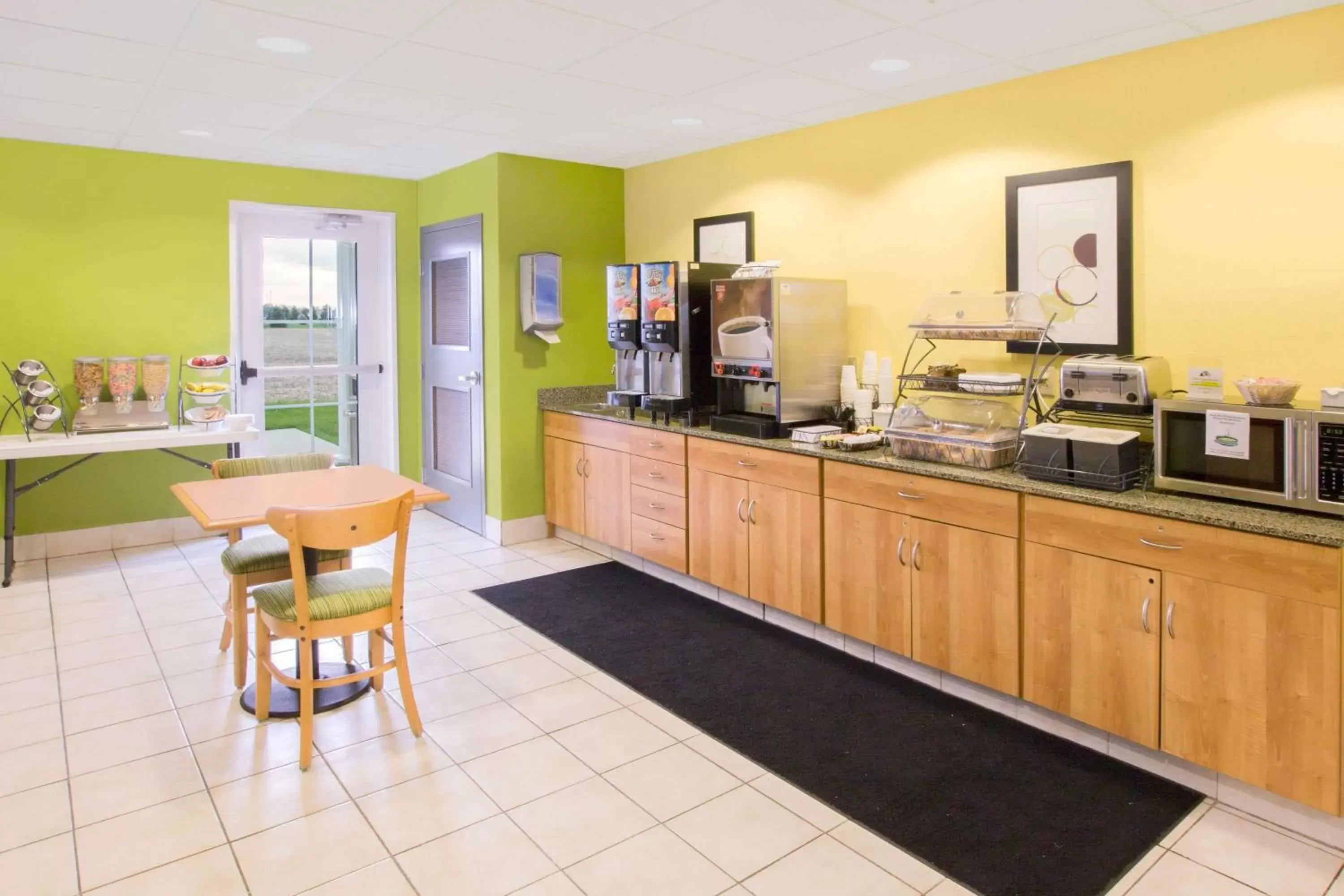 Breakfast in Microtel Inn & Suites by Wyndham Delphos